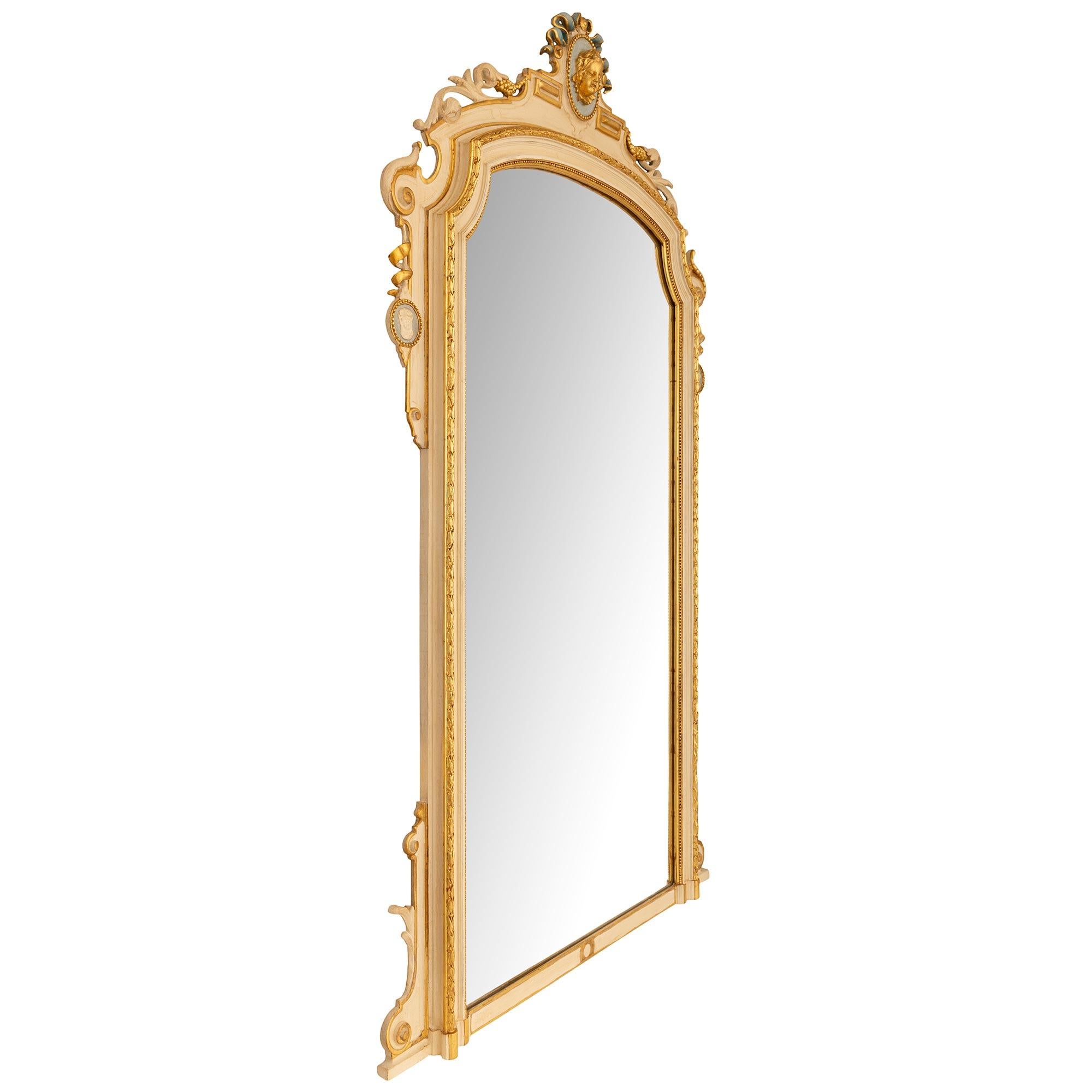 Italienisch 19. Jahrhundert Louis XVI st. patiniert und Giltwood Spiegel (Louis XVI.) im Angebot