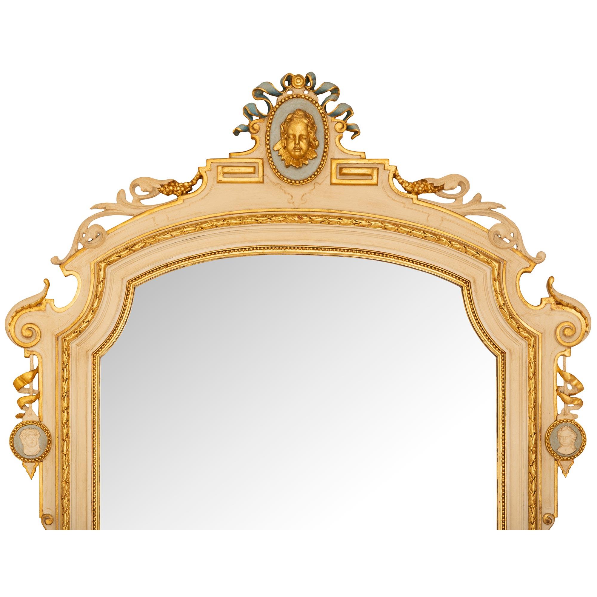 Italienisch 19. Jahrhundert Louis XVI st. patiniert und Giltwood Spiegel (Patiniert) im Angebot