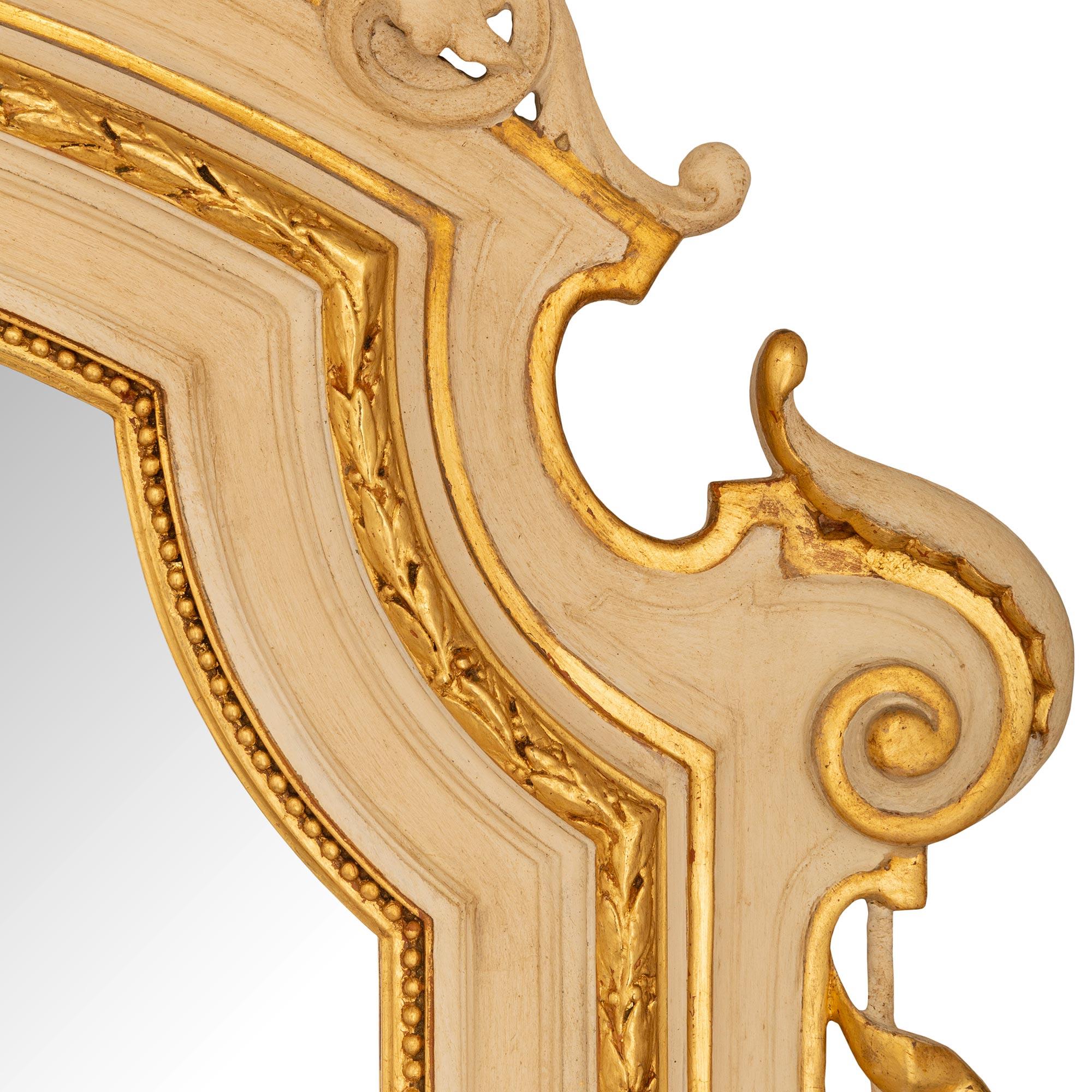 Italienisch 19. Jahrhundert Louis XVI st. patiniert und Giltwood Spiegel (Vergoldetes Holz) im Angebot