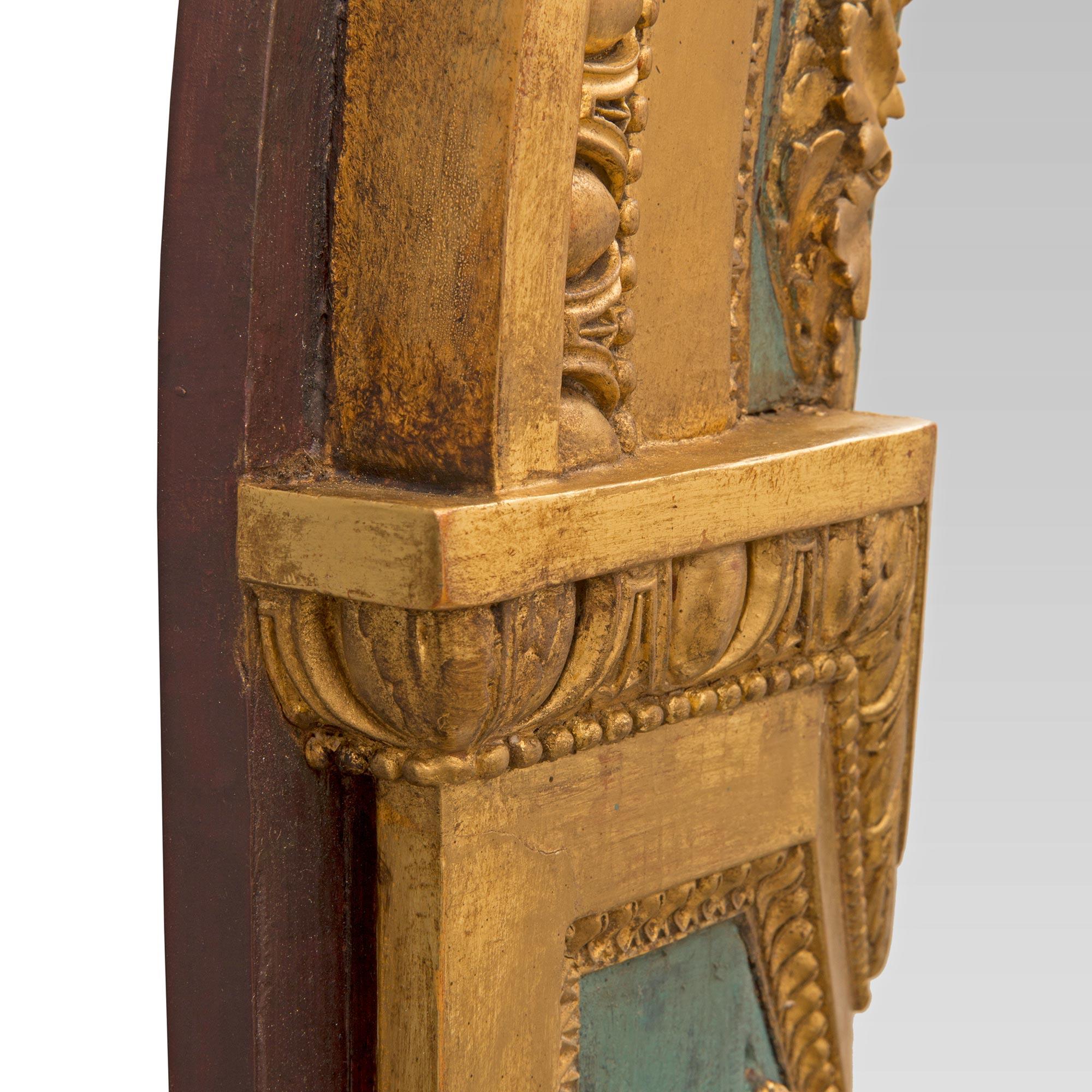 Miroir italien du 19ème siècle de style Louis XVI en bois patiné et doré en vente 2