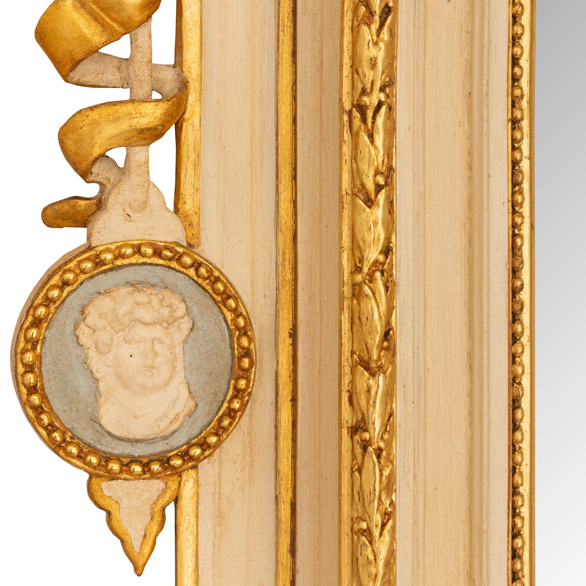 Italienisch 19. Jahrhundert Louis XVI st. patiniert und Giltwood Spiegel im Angebot 1