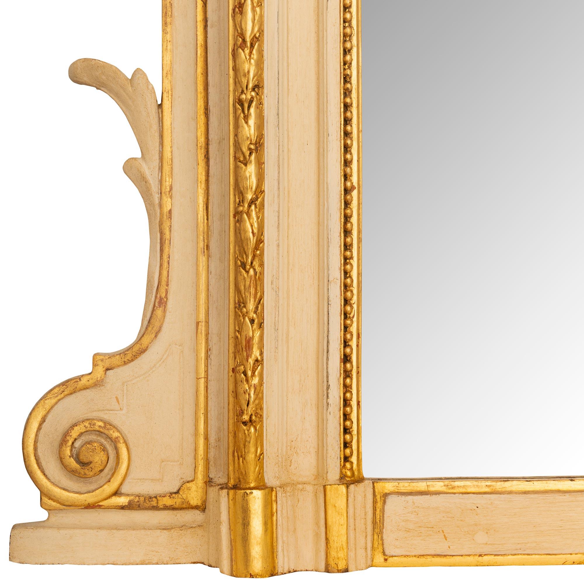 Italienisch 19. Jahrhundert Louis XVI st. patiniert und Giltwood Spiegel im Angebot 3
