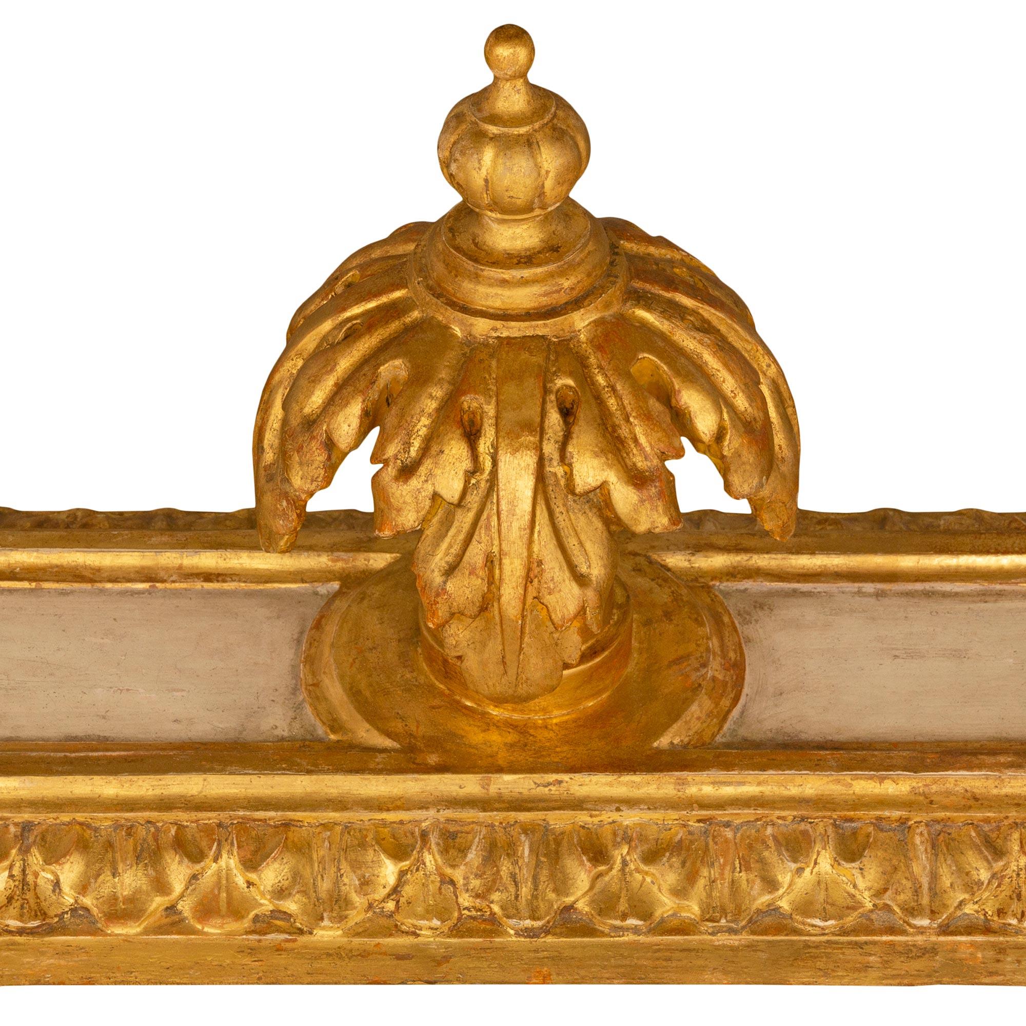 Table centrale italienne Louis XVI du 19ème siècle en bois patiné, bois doré et marbre en vente 1