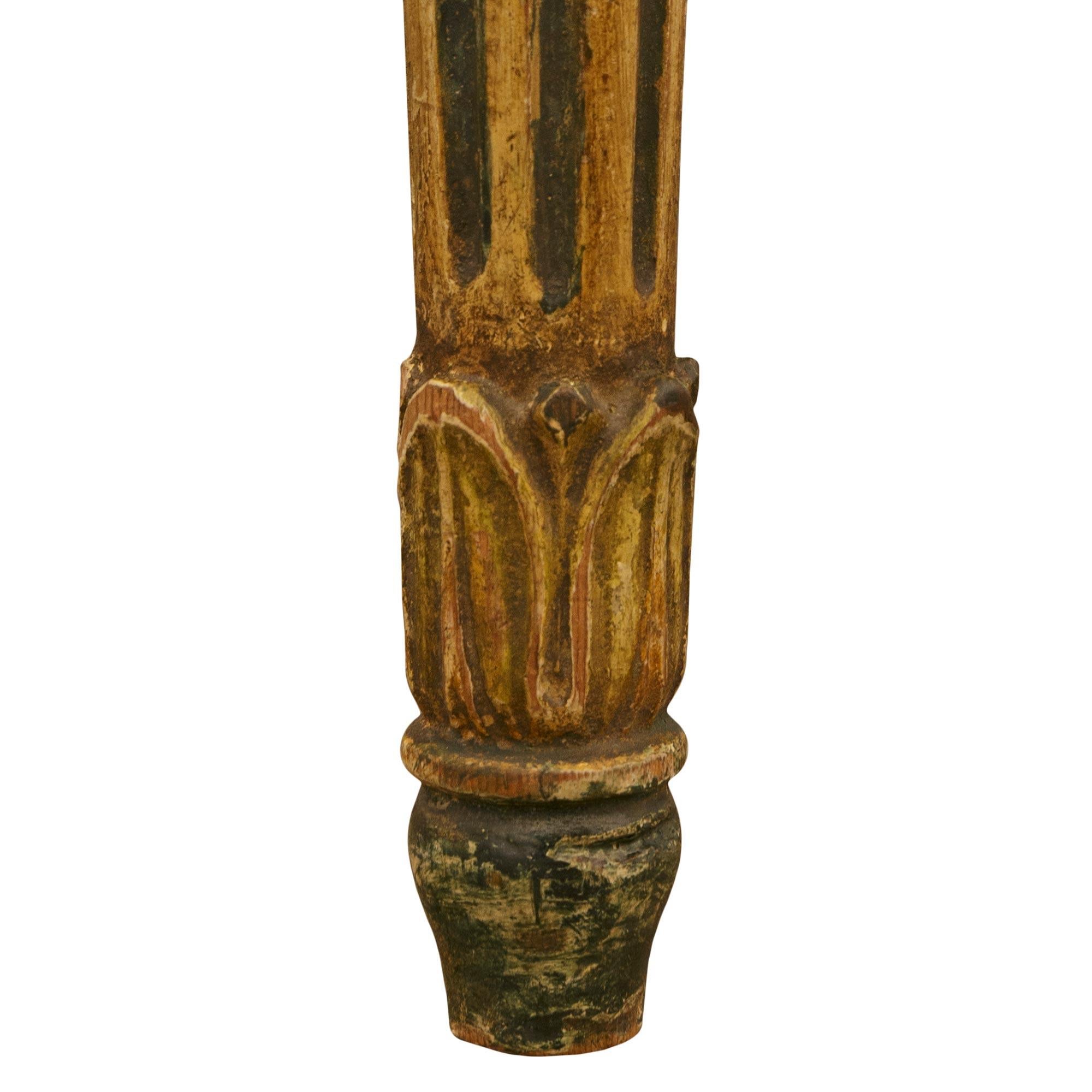 Mesa de centro italiana del siglo XIX, estilo Luis XVI, de madera patinada y cristal en venta 2