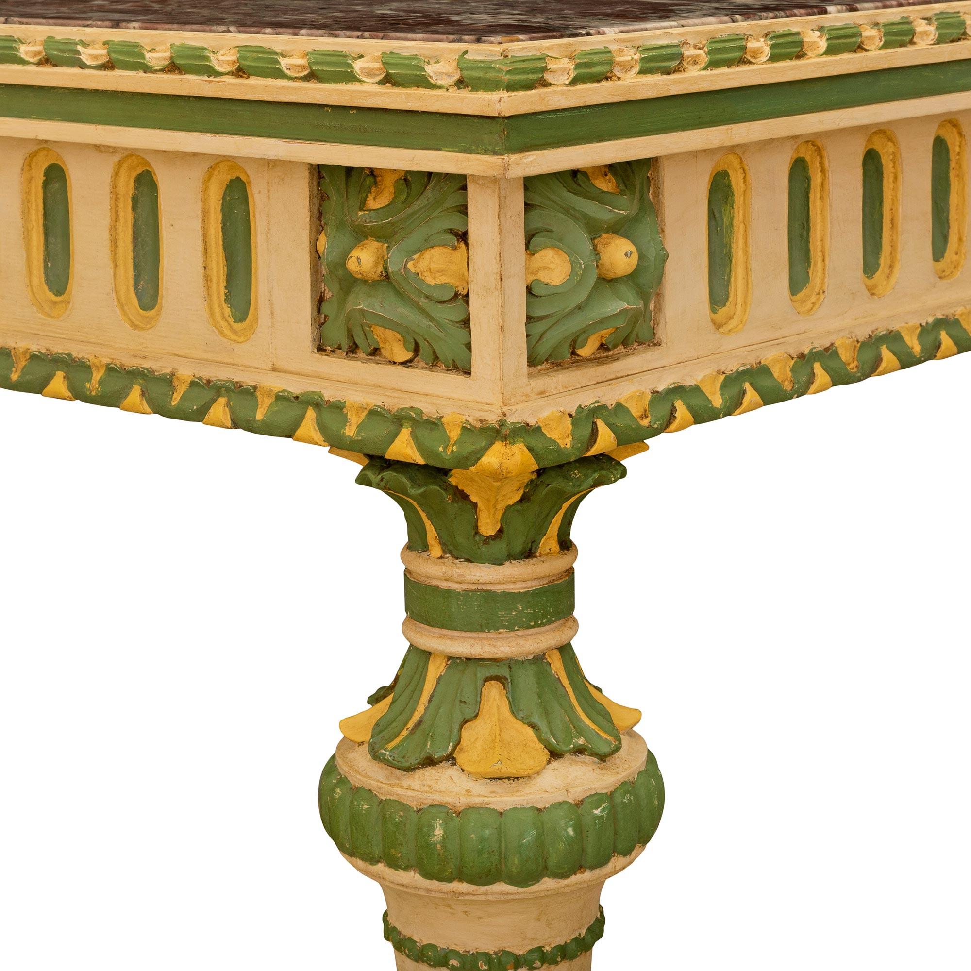 XIXe siècle Table centrale italienne Louis XVI du 19ème siècle en bois patiné et marbre en vente
