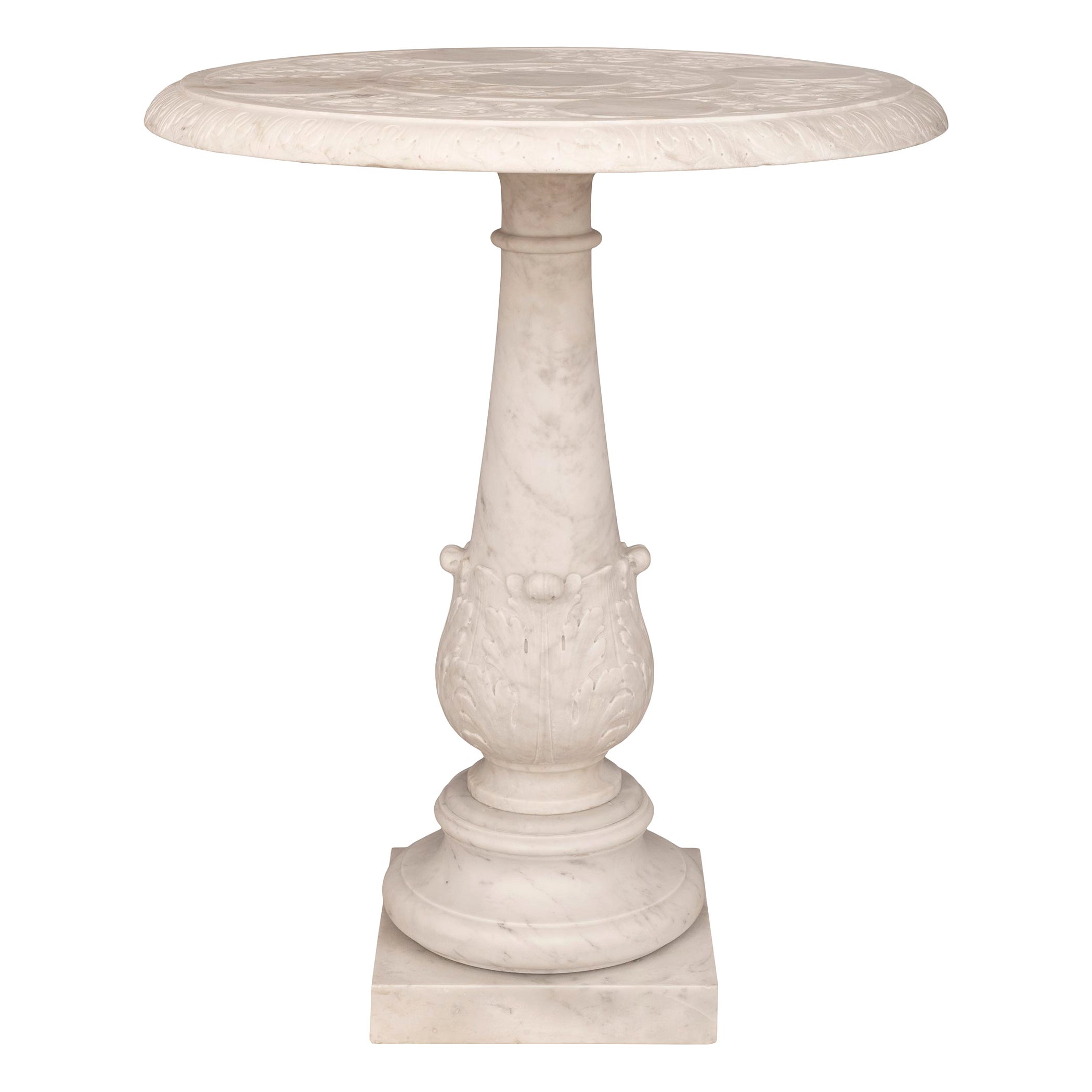 Mesa auxiliar italiana de mármol de carrara blanco macizo del siglo XIX, estilo Luis XVI