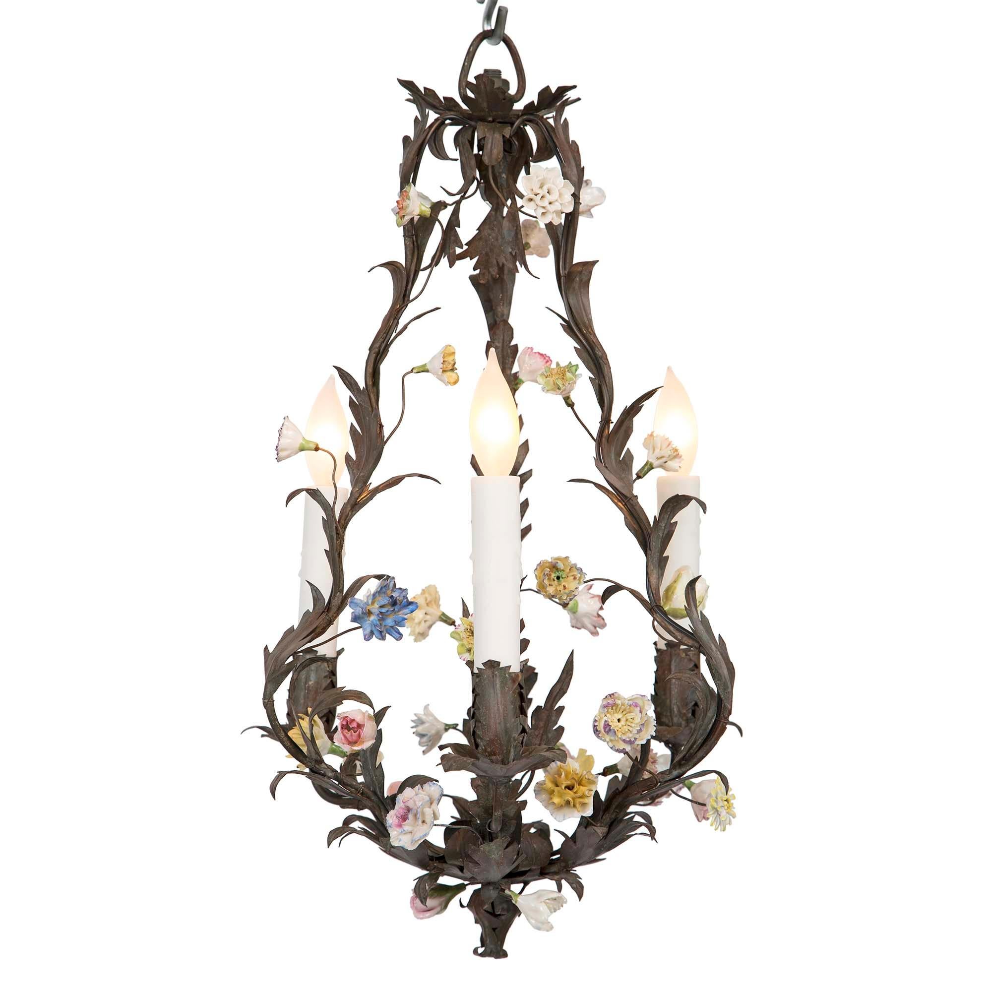 Italian 19th Century Louis XVI St. Tole & Saxe Porcelain Three Light Chandelier In Good Condition For Sale In West Palm Beach, FL