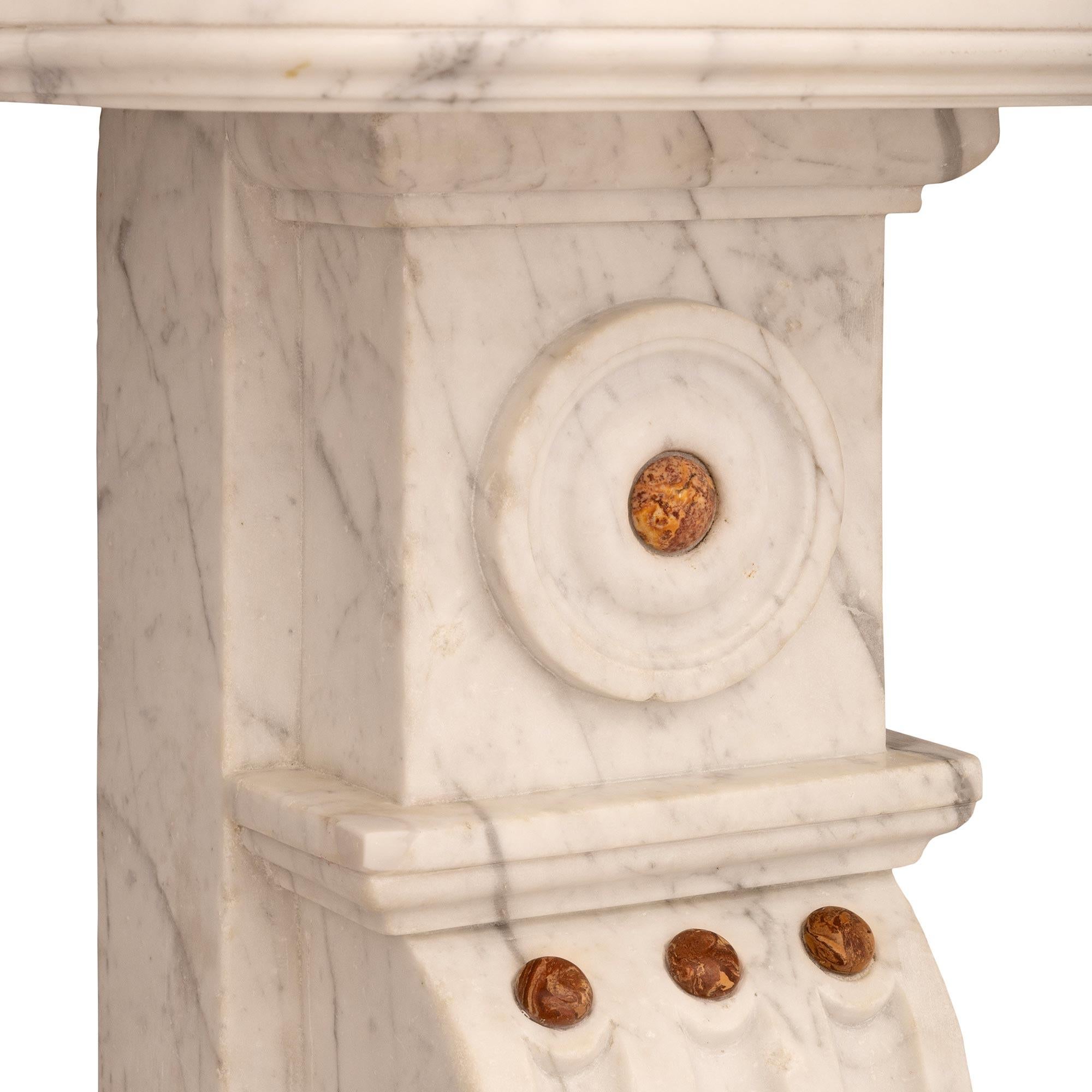 Italienische Konsole aus weißem Carrara-Marmor im Stil Louis XVI des 19. (19. Jahrhundert) im Angebot