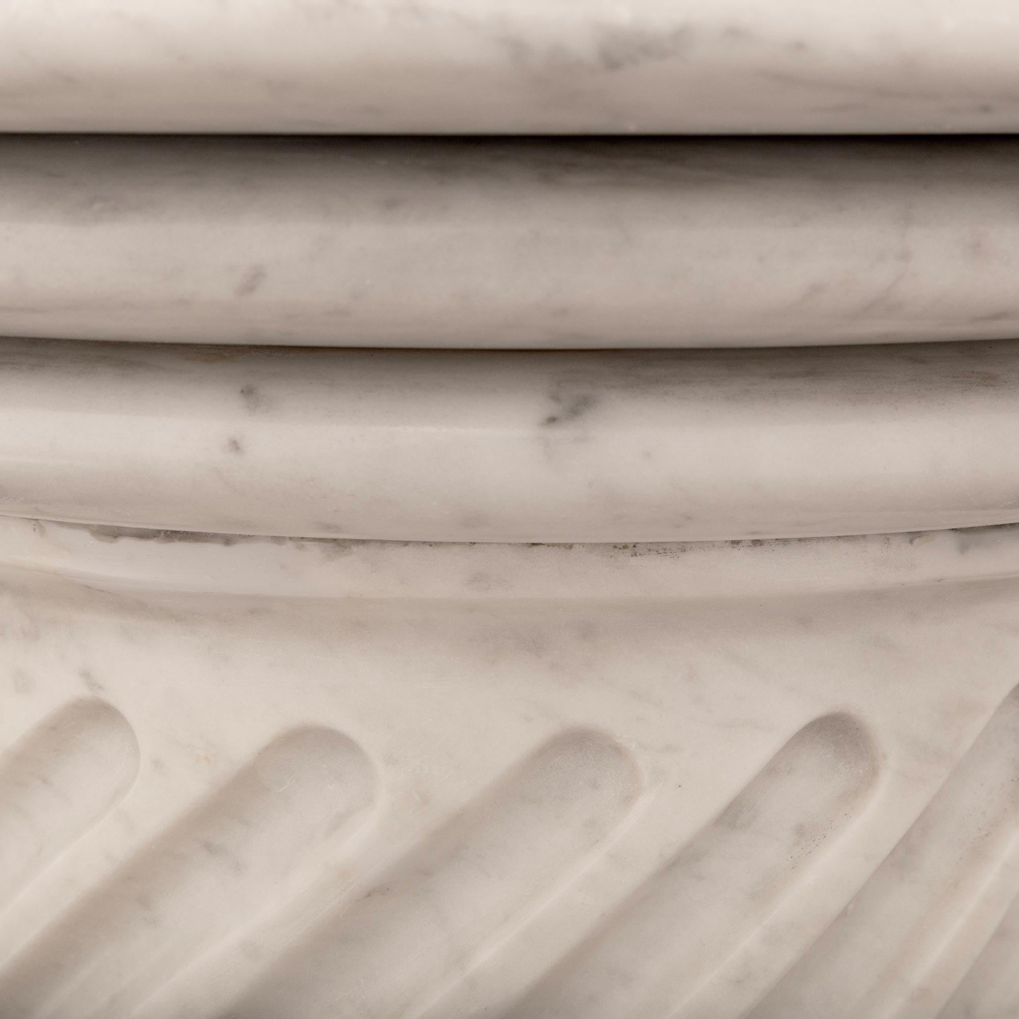 Italian 19th Century Louis XVI St. White Carrara Marble Pedestal For Sale 2