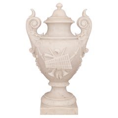 urne italienne Louis XVI du 19ème siècle en marbre blanc de Carrare