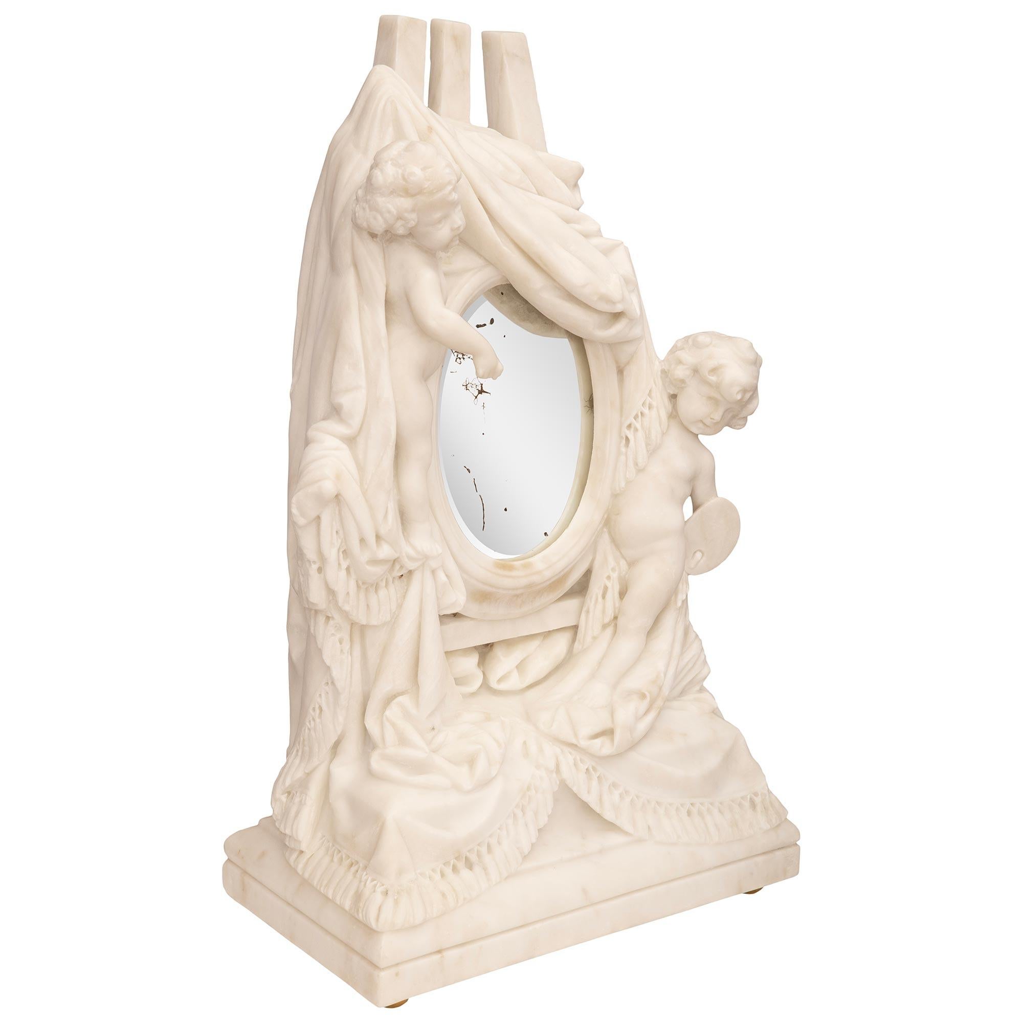 Miroir de courtoisie italien du XIXe siècle en marbre blanc de Carrare de style Louis XVI Bon état - En vente à West Palm Beach, FL