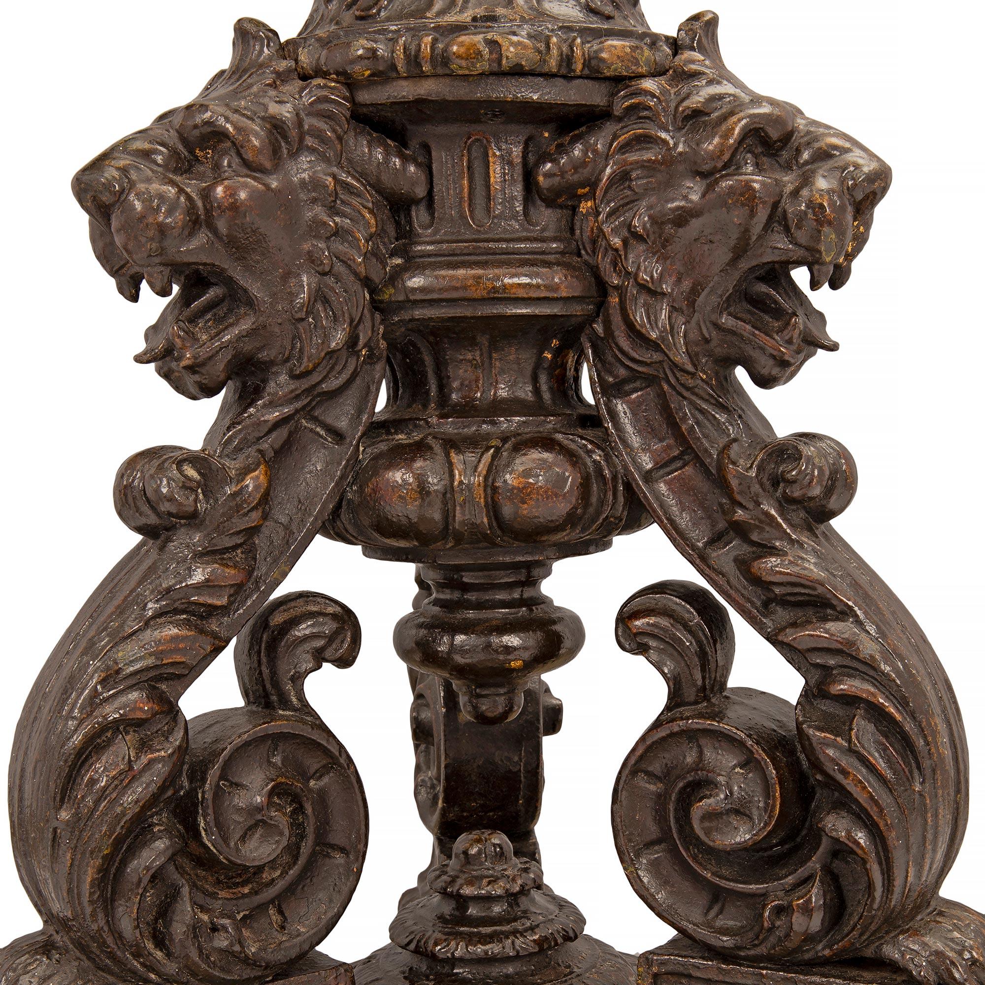 Italienische Stehlampe aus Gusseisen im Louis-XVI-Stil des 19. Jahrhunderts im Angebot 4