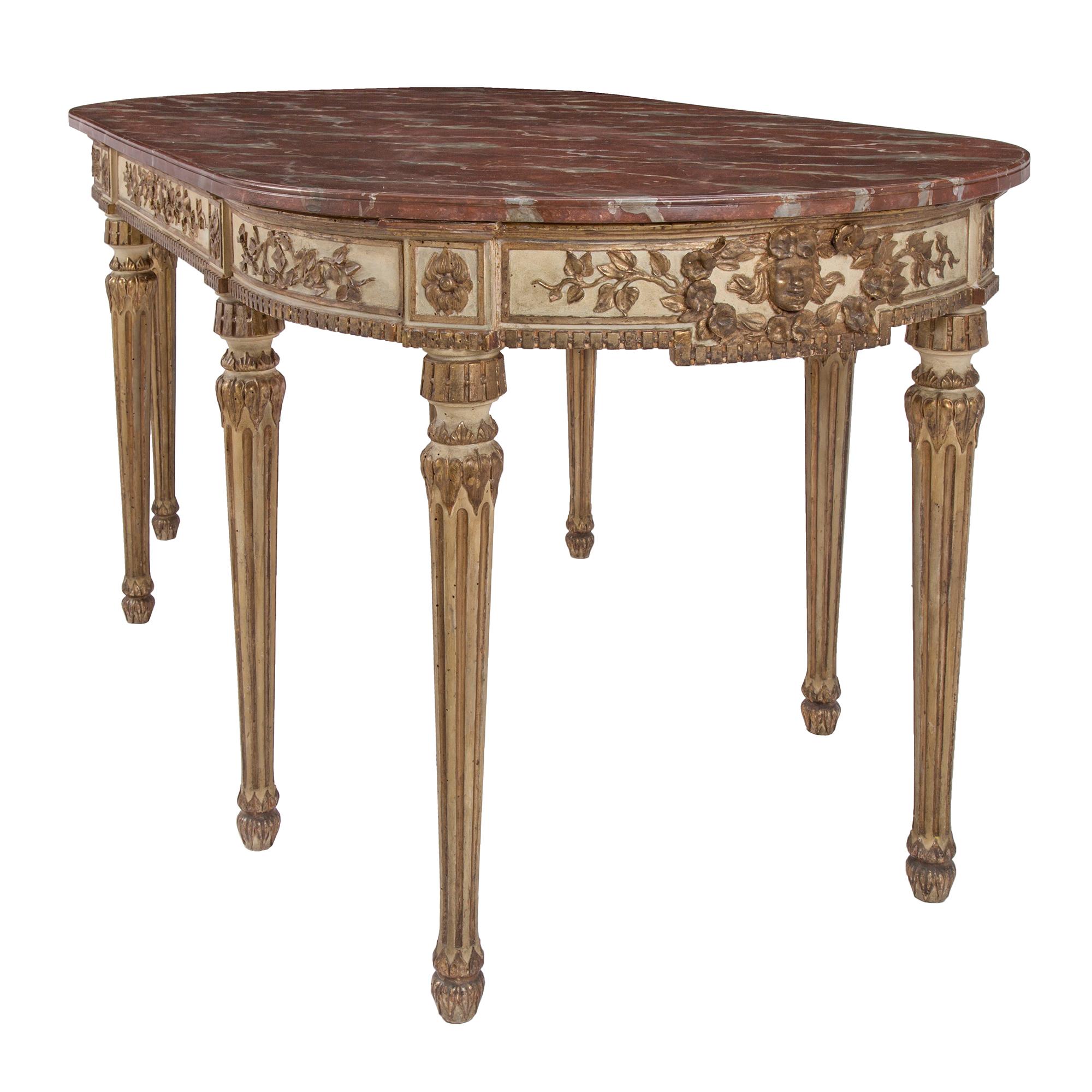 Patiné Table centrale ovale italienne de style Louis XVI du 19ème siècle à huit pieds de Naples en vente