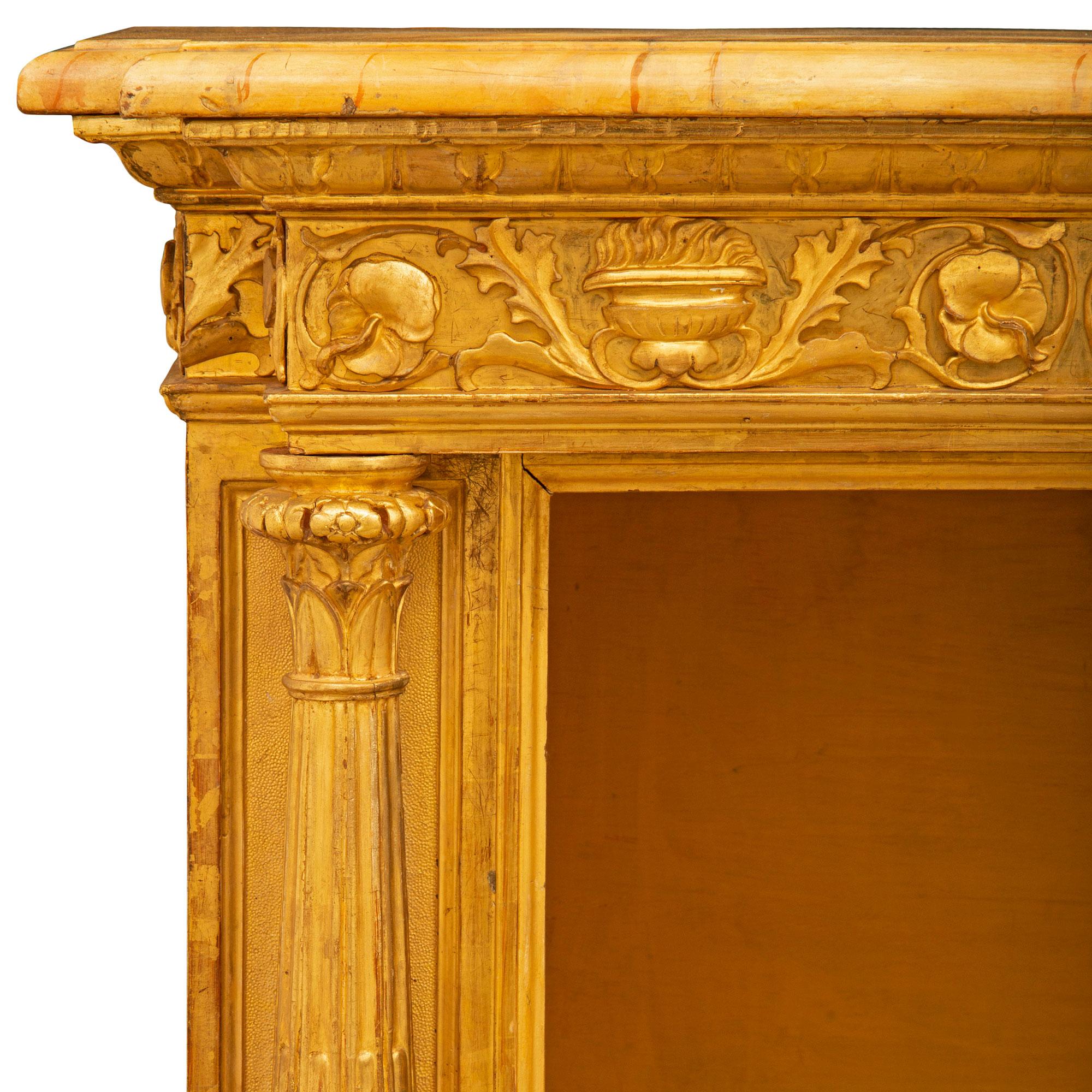 Italian 19th Century Louis XVI Style Giltwood and Faux Painted Marble Étagère For Sale 2