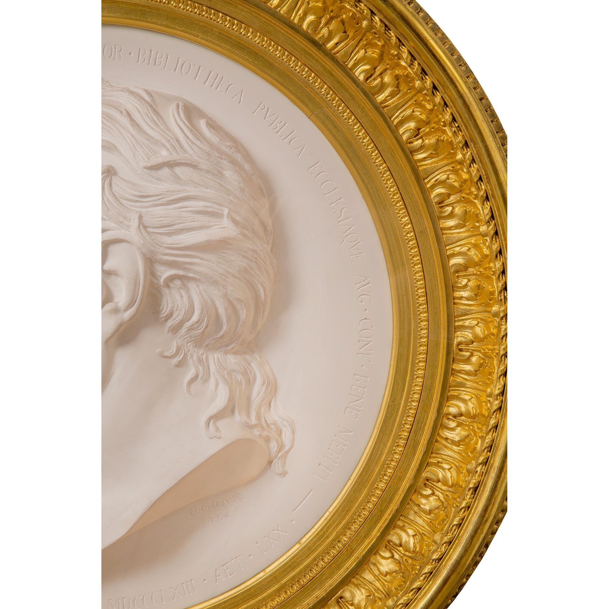 Italian 19th Century Louis XVI Style Giltwood and Plaster Wall Plaque For Sale 2
