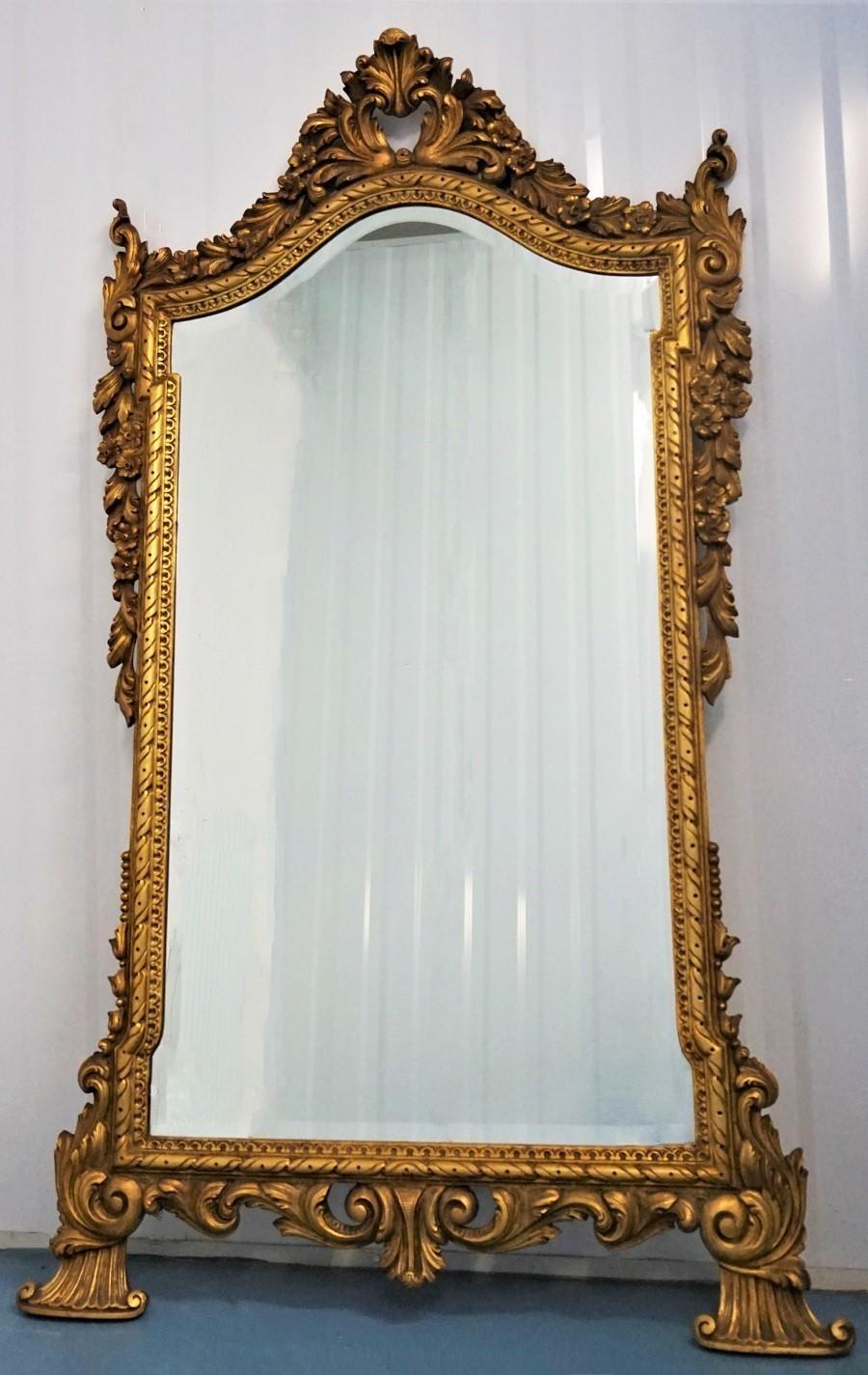 Italienischer Konsolentisch und Spiegel aus vergoldetem Holz im Louis-XVI-Stil des 19. Jahrhunderts im Angebot 7