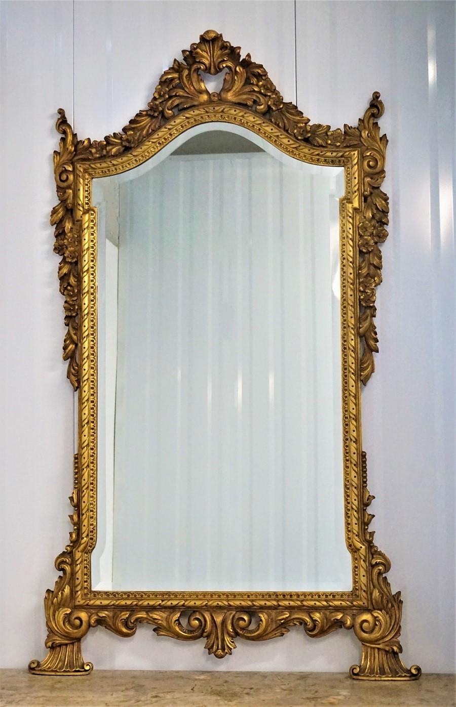 Doré Console en bois doré de style Louis XVI du 19ème siècle et miroir en vente