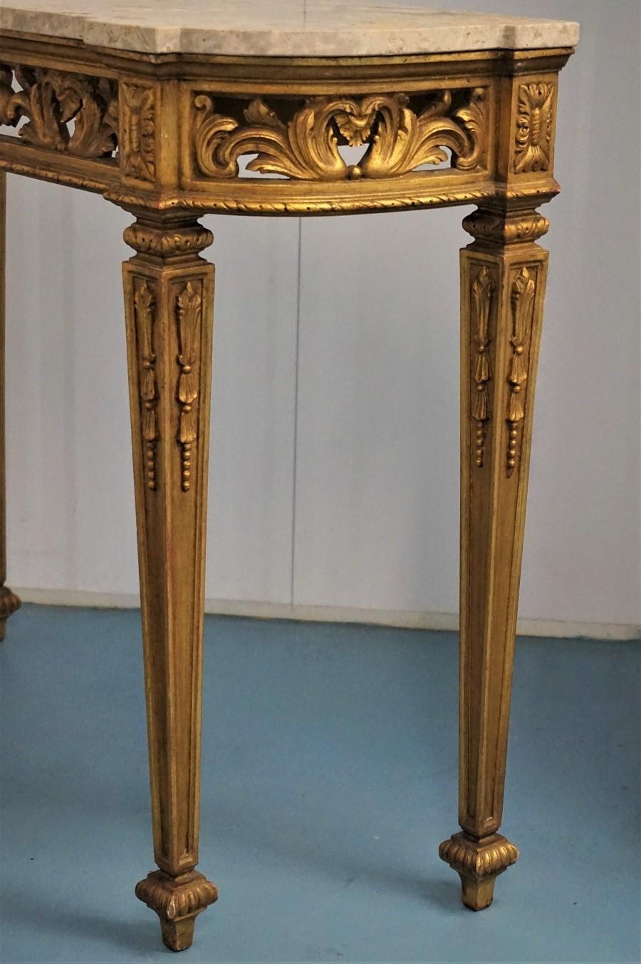 Italienischer Konsolentisch und Spiegel aus vergoldetem Holz im Louis-XVI-Stil des 19. Jahrhunderts 3