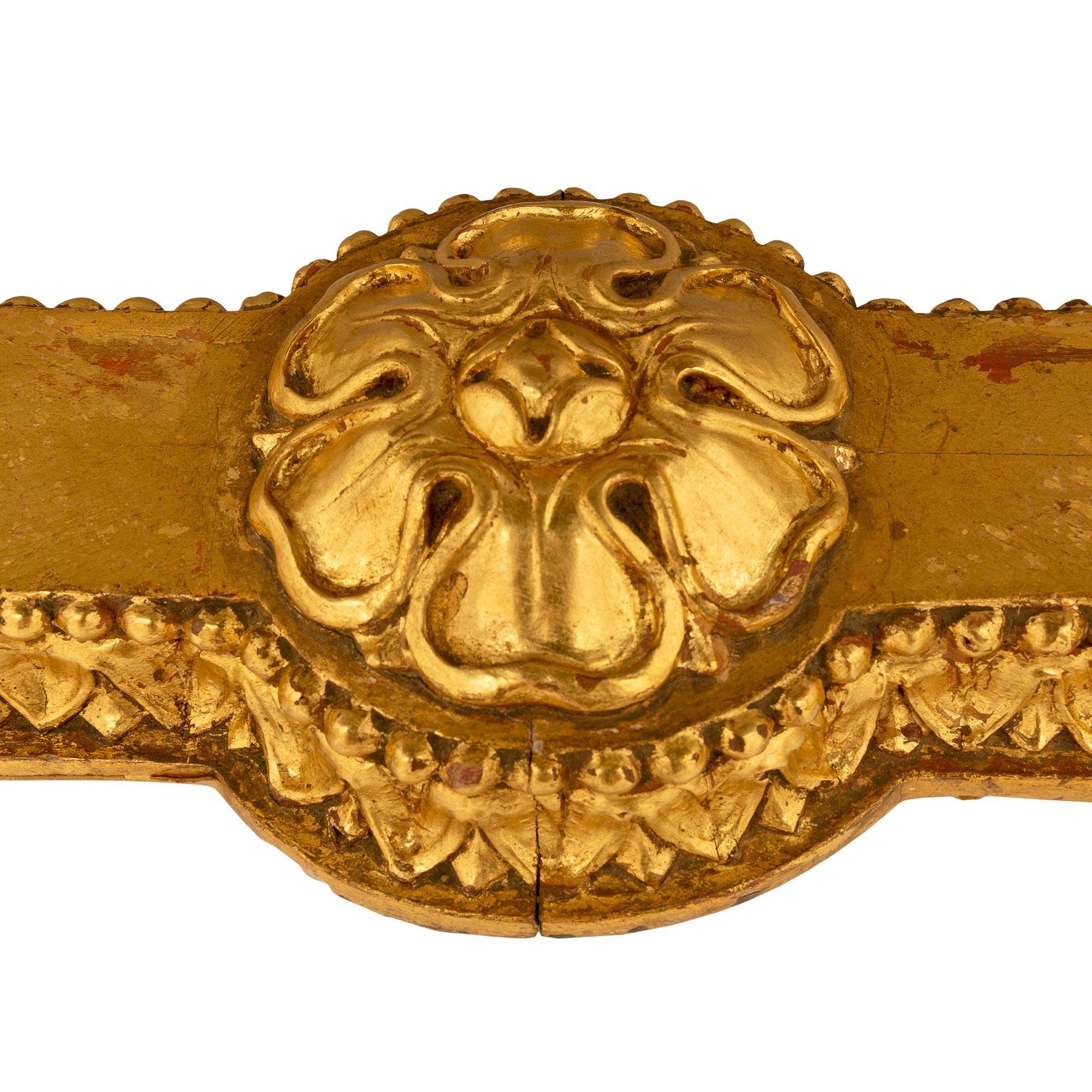 Table rectangulaire italienne en bois doré du 19ème siècle de style Louis XVI en vente 3