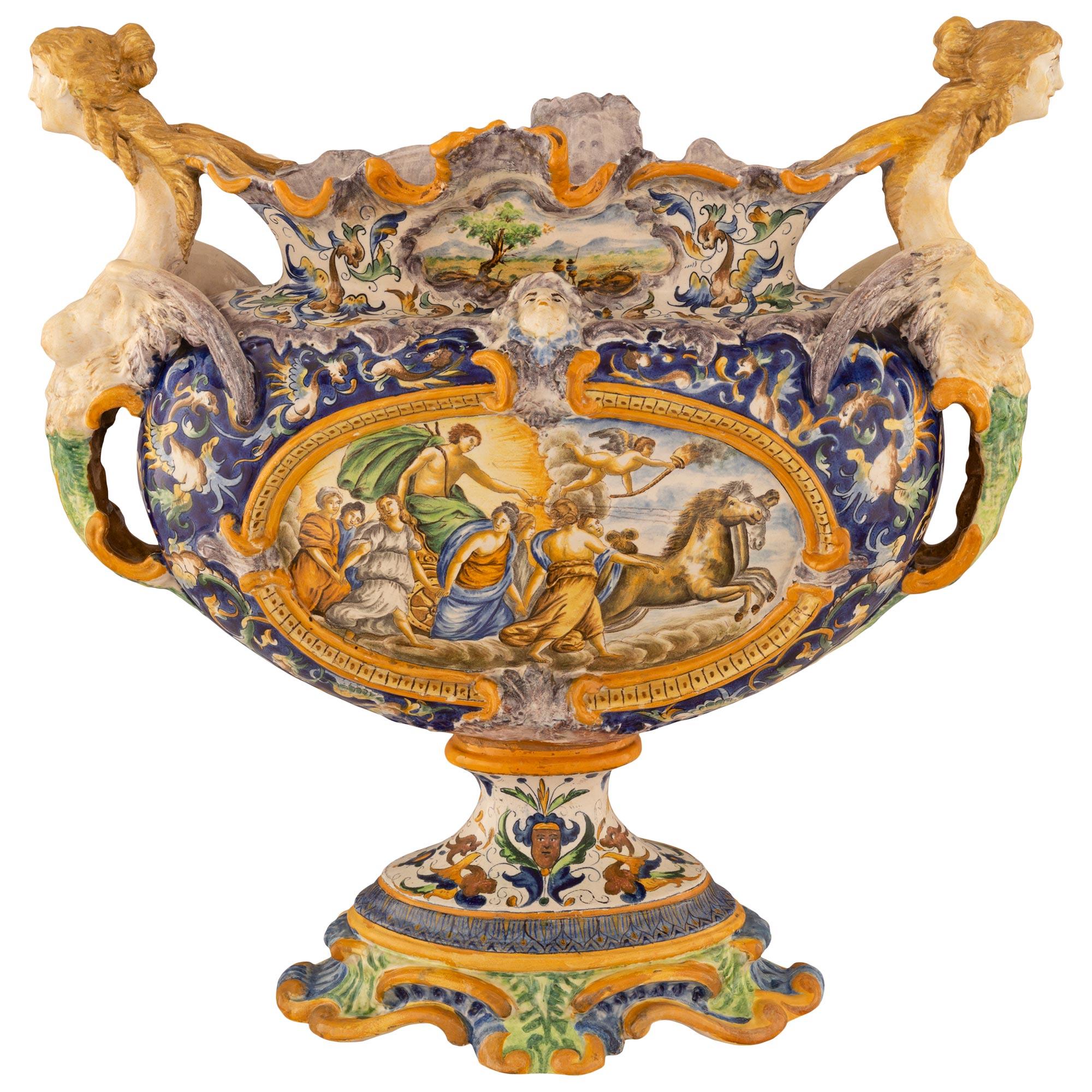 Italian 19th Century Majolica Porcelain Centerpiece In Good Condition For Sale In West Palm Beach, FL