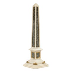 Obelisco italiano in marmo e ormolu del XIX secolo