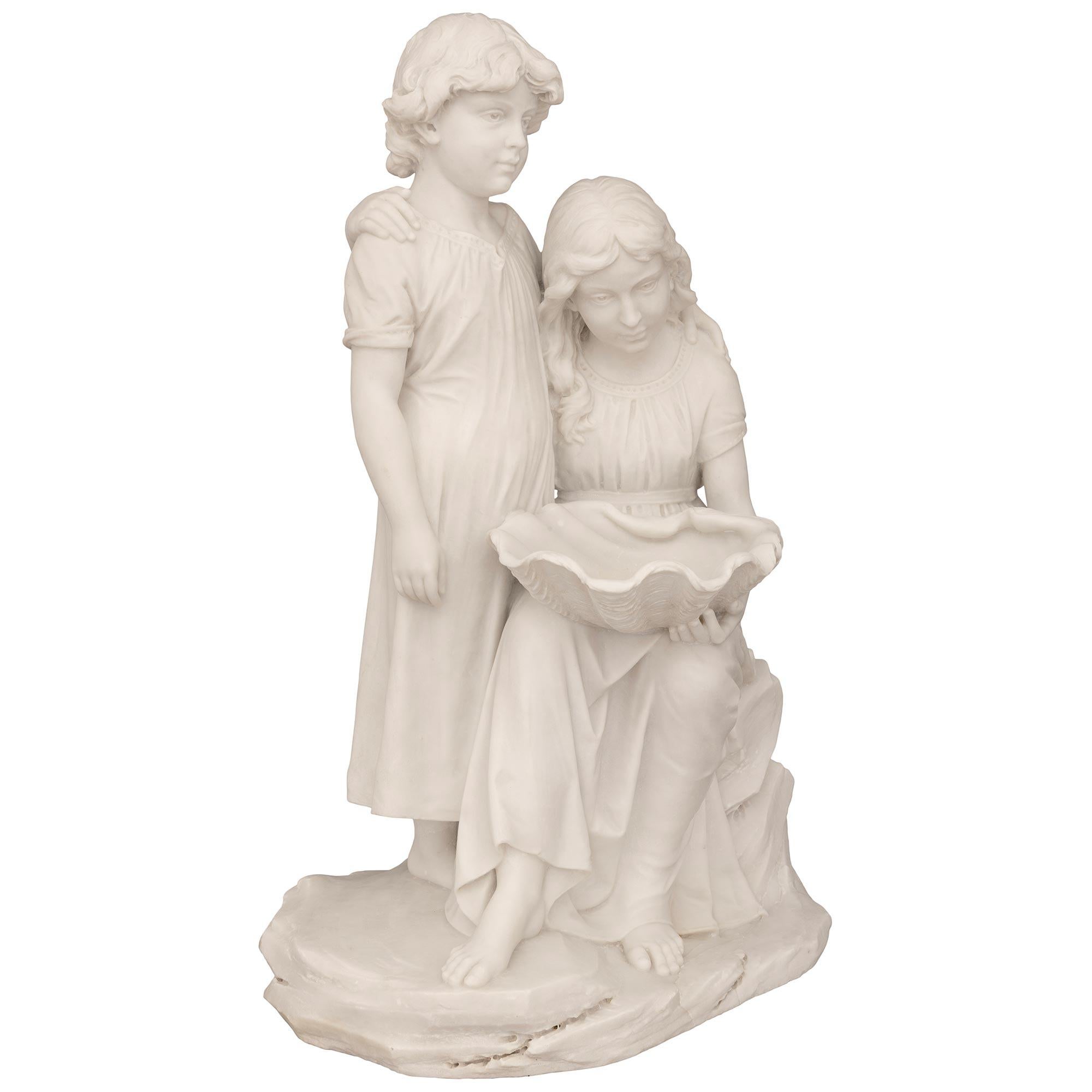 Italian 19th Century Marble Statue Of A Brother And Sister At The Seashore In Good Condition For Sale In West Palm Beach, FL