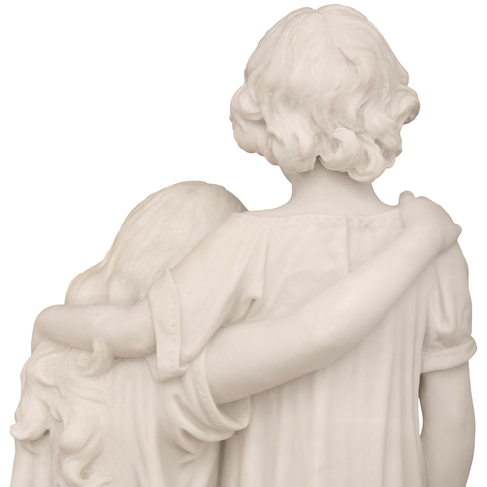 Italian 19th Century Marble Statue Of A Brother And Sister At The Seashore For Sale 4
