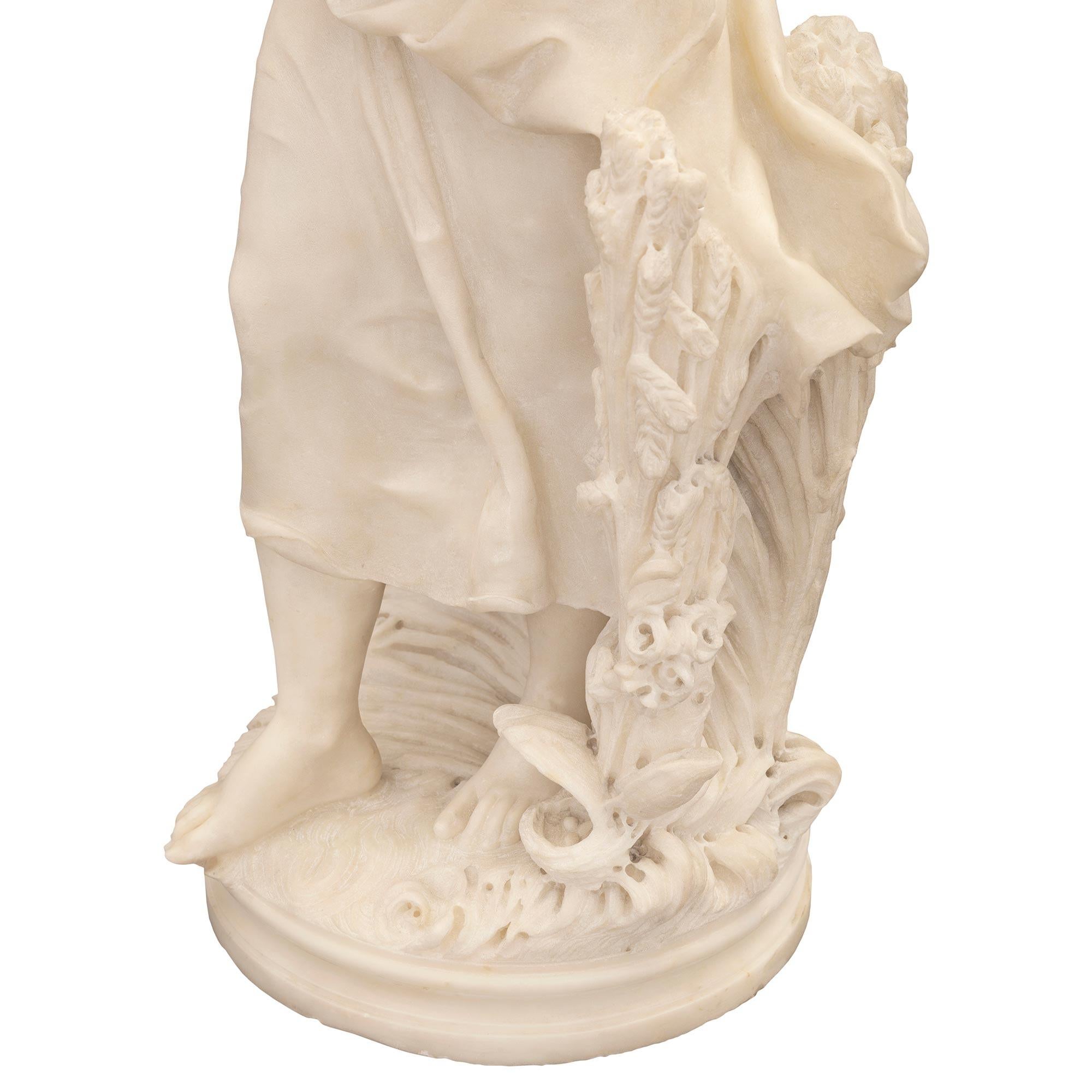Statua in marmo del XIX secolo di una giovane fanciulla in un campo di grano in vendita 3