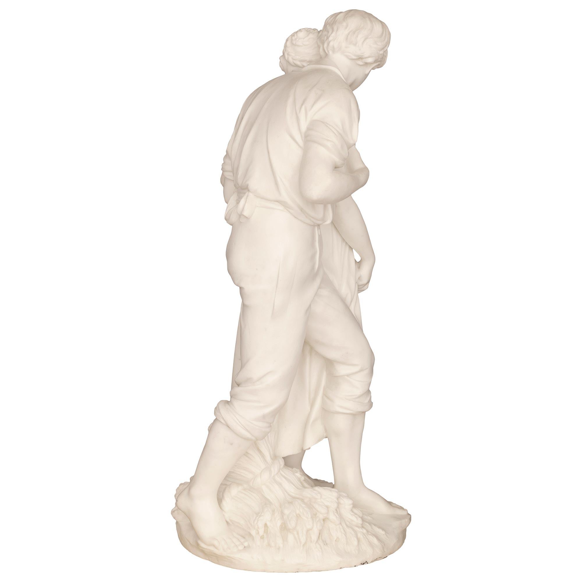 Italian 19th Century Marble Statue of Young Courtship In Good Condition For Sale In West Palm Beach, FL