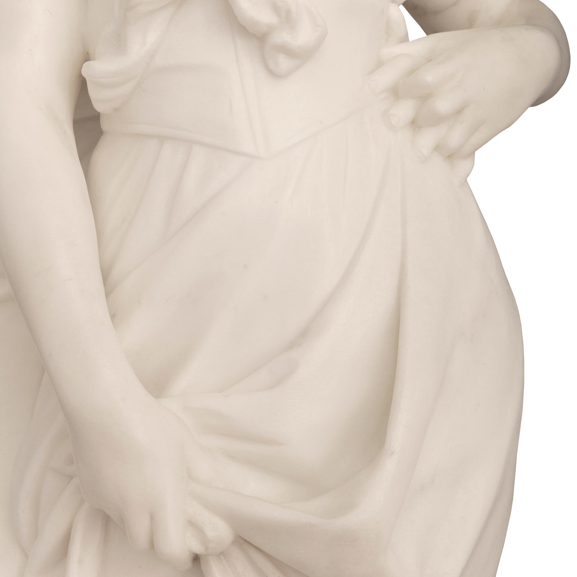 Italian 19th Century Marble Statue of Young Courtship For Sale 4