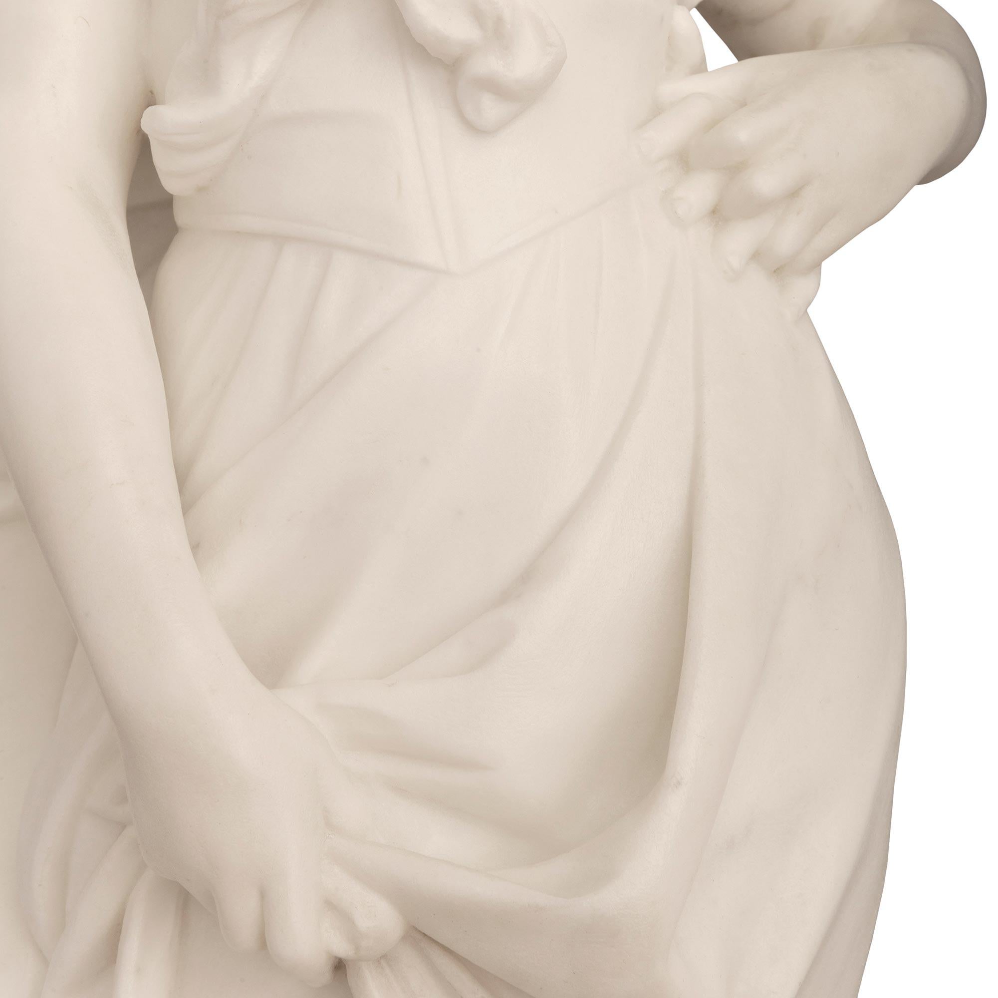 Statua in marmo del XIX secolo di giovane corteggiatore in vendita 2
