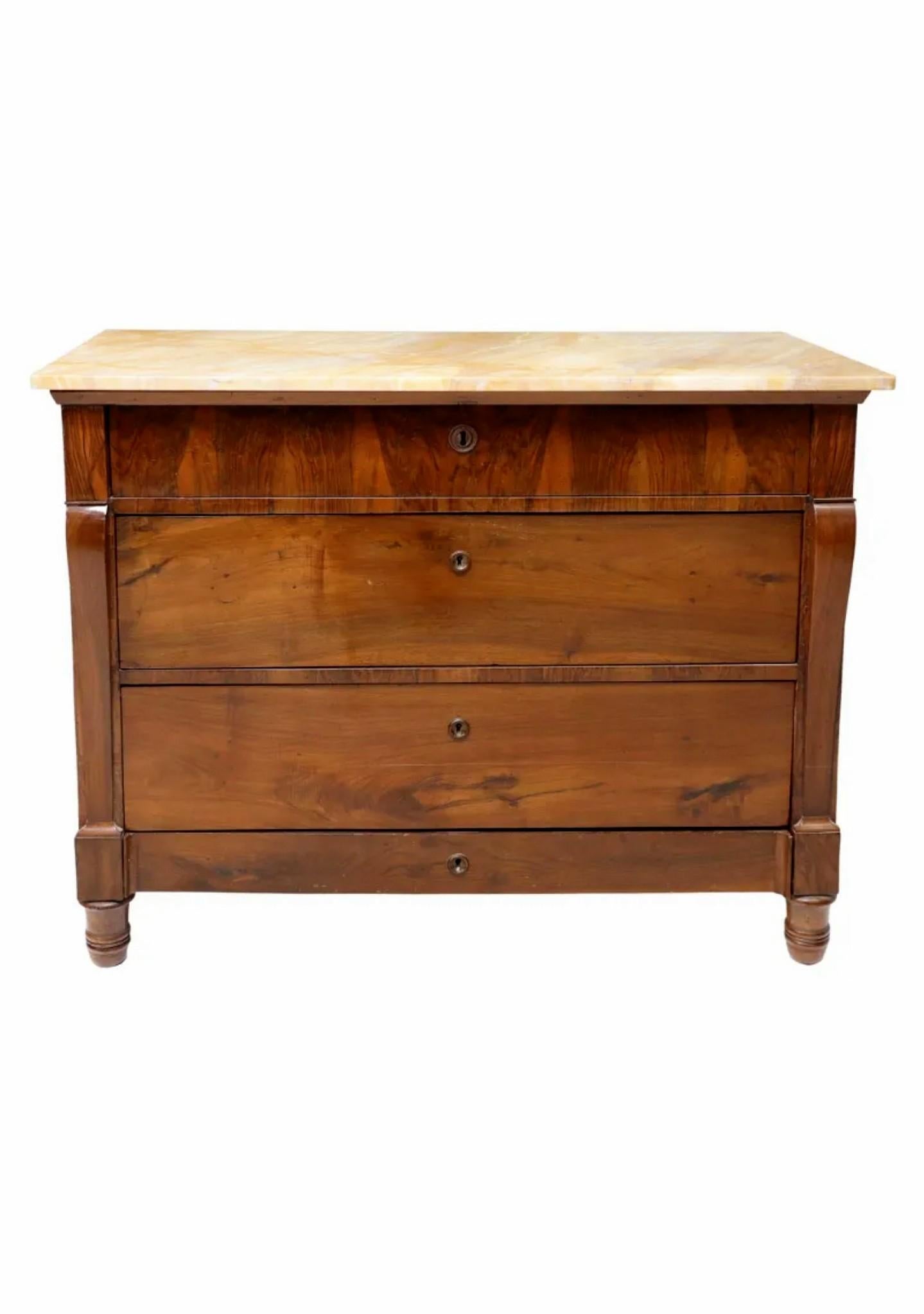 A handsome mid-19th century Italian walnut chest of drawers commode with beautifully aged warm patina. 

Hand-crafted in Italy, circa 1830s, most likely the Tuscan region of Central Italy, Empire influence from the recently pasted Napoleonic Wars,