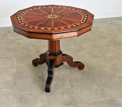 Tavolino a piedistallo con intarsi in marquetry, Italia, XIX secolo