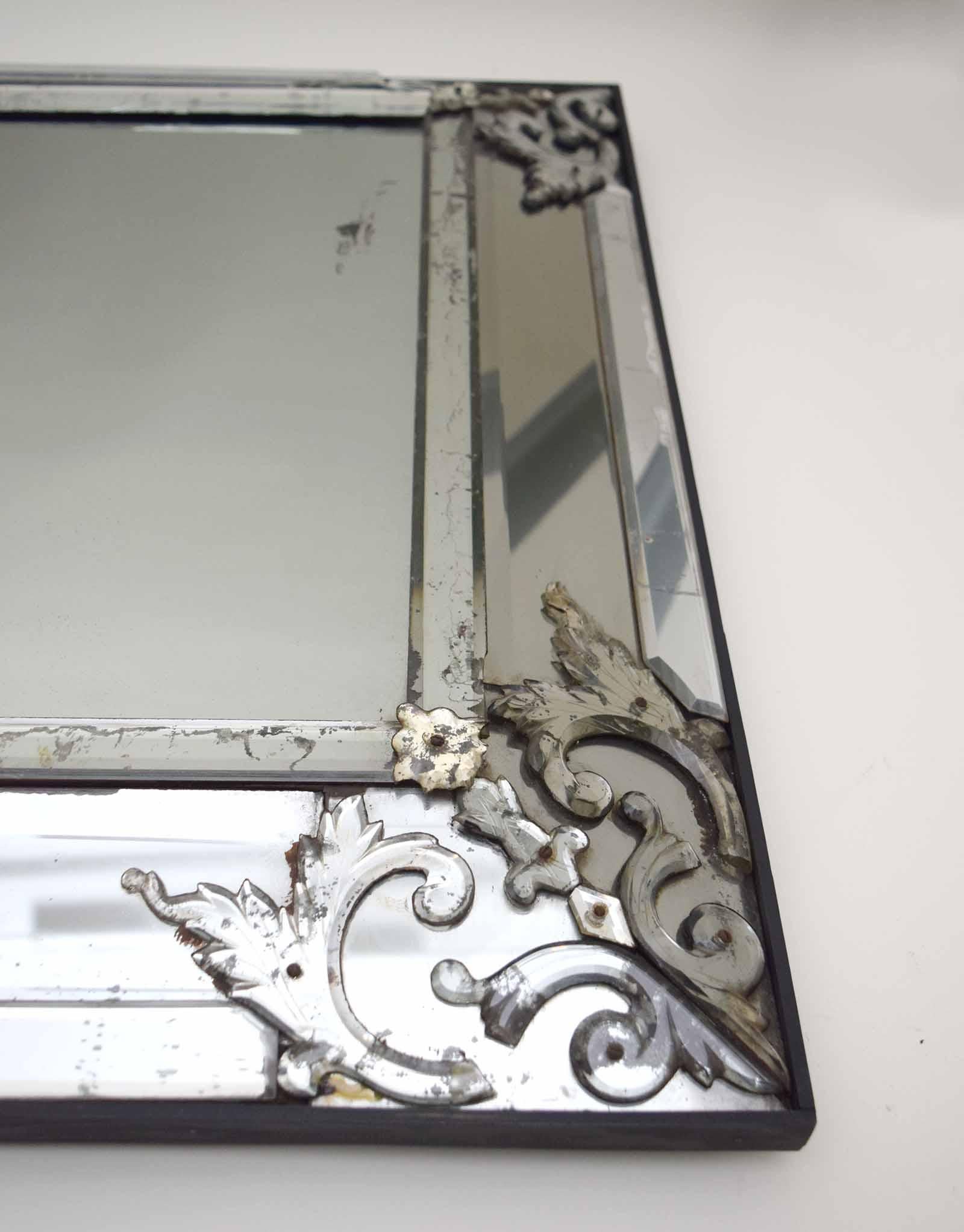 Italienischer Spiegel mit Spiegelrahmen aus dem 19. Jahrhundert (Neobarock) im Angebot