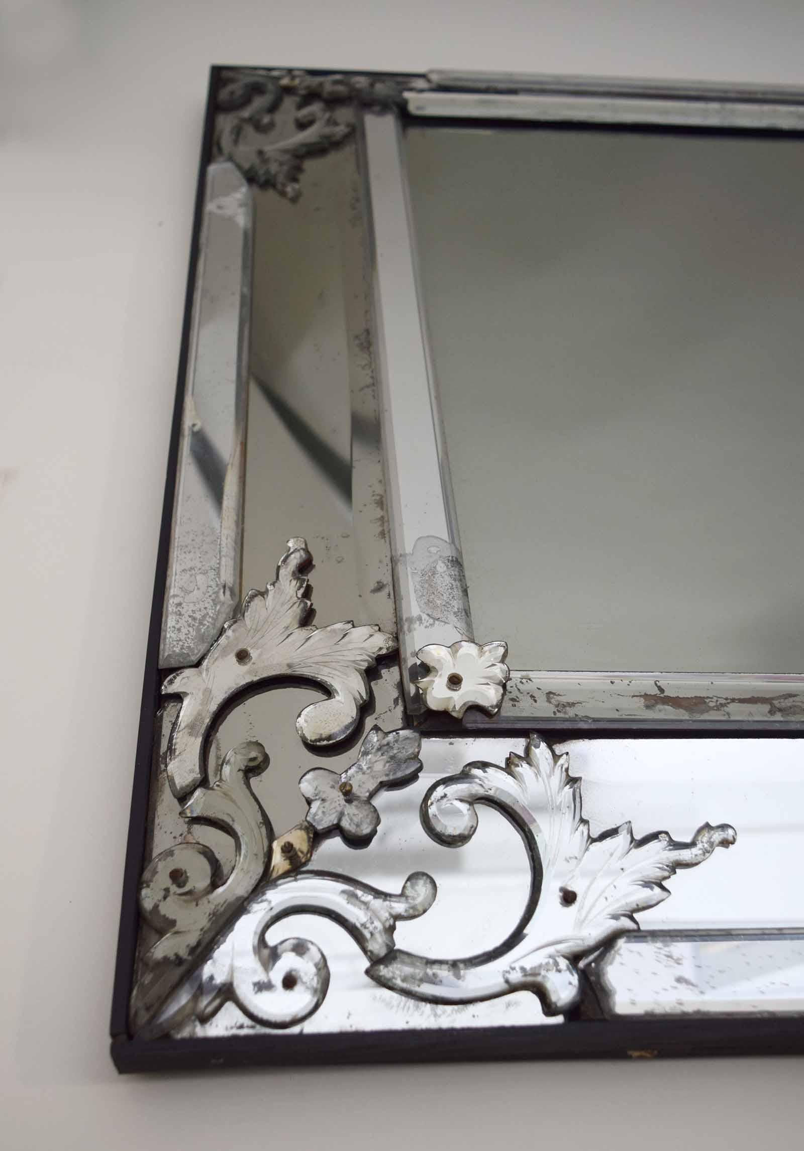 Italiano Specchio italiano del XIX secolo con cornice in vendita