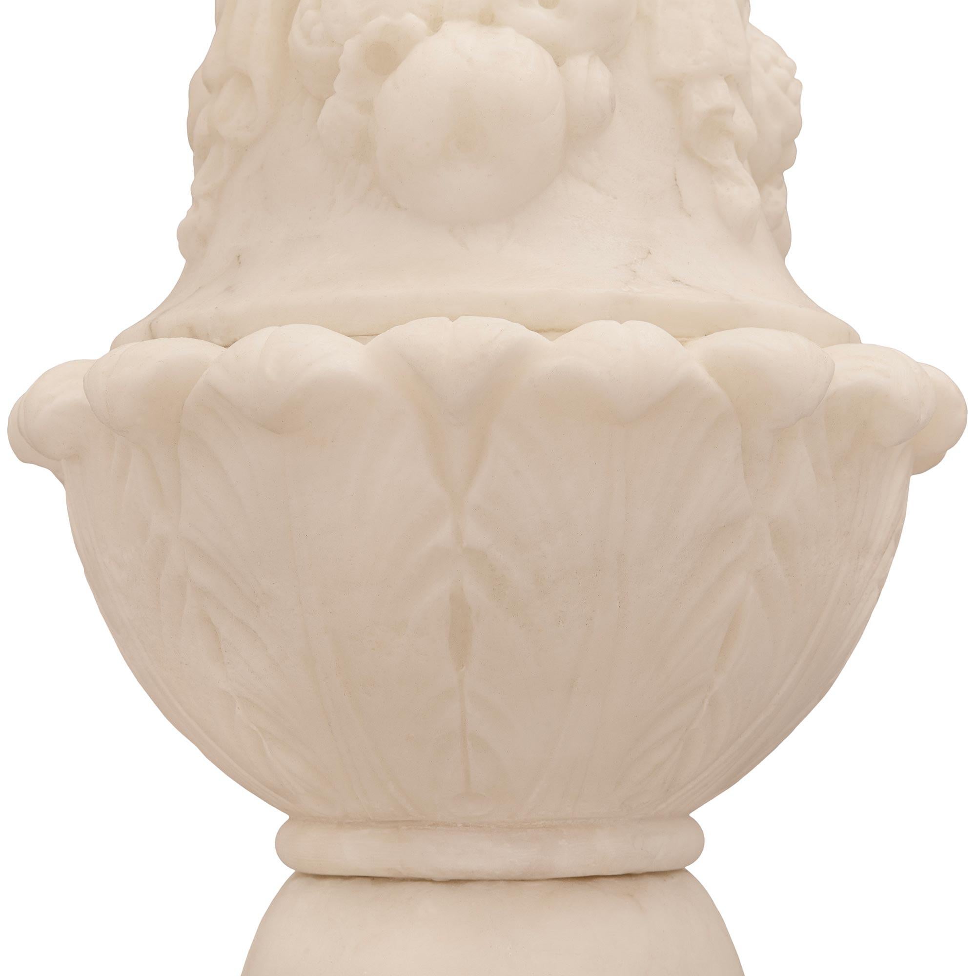 Italienische neoklassische Stehlampe aus dem 19. Alabaster Stehlampe im Angebot 1