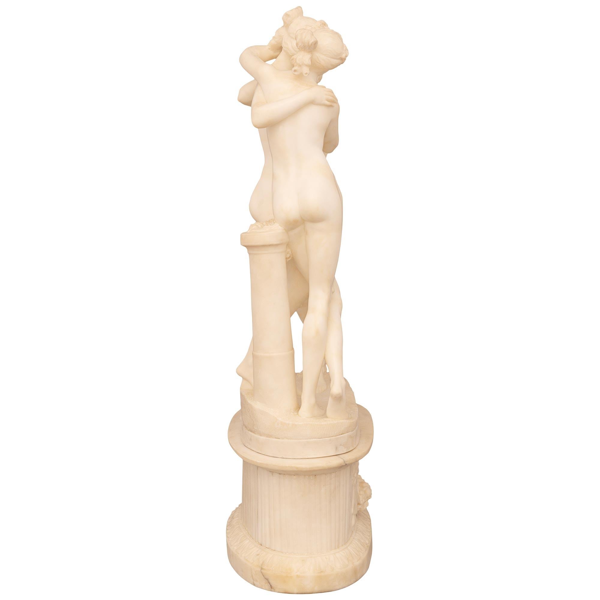 Albâtre Statue néoclassique italienne du XIXe siècle. Statue en albâtre des Trois Grâces en vente