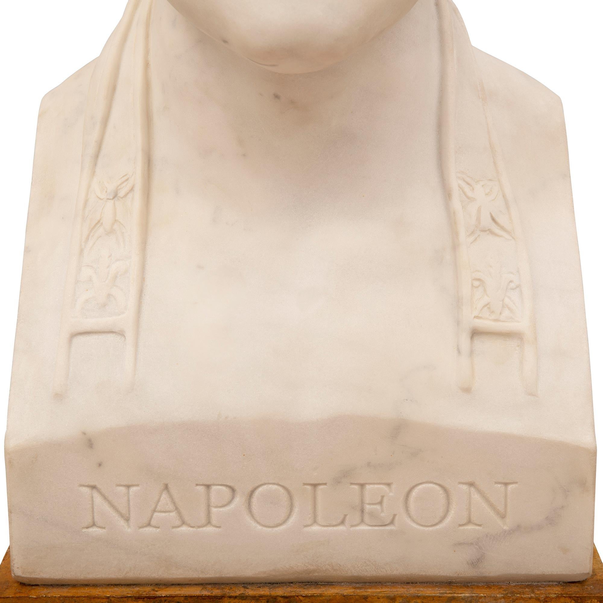 Marbre de Carrare Buste de Napoléon du 19ème siècle, néoclassique italien en vente