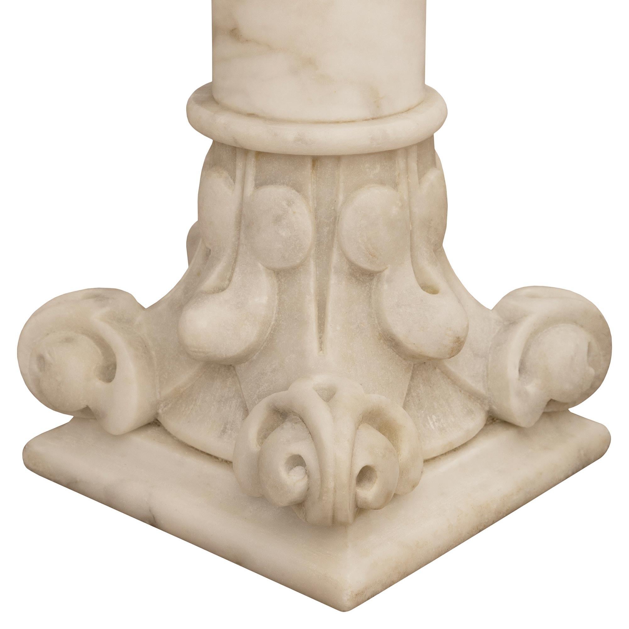 Italienischer neoklassizistischer italienischer Tisch aus Calacatta- und Breccia Dorata-Marmor des 19. Jahrhunderts im Angebot 4