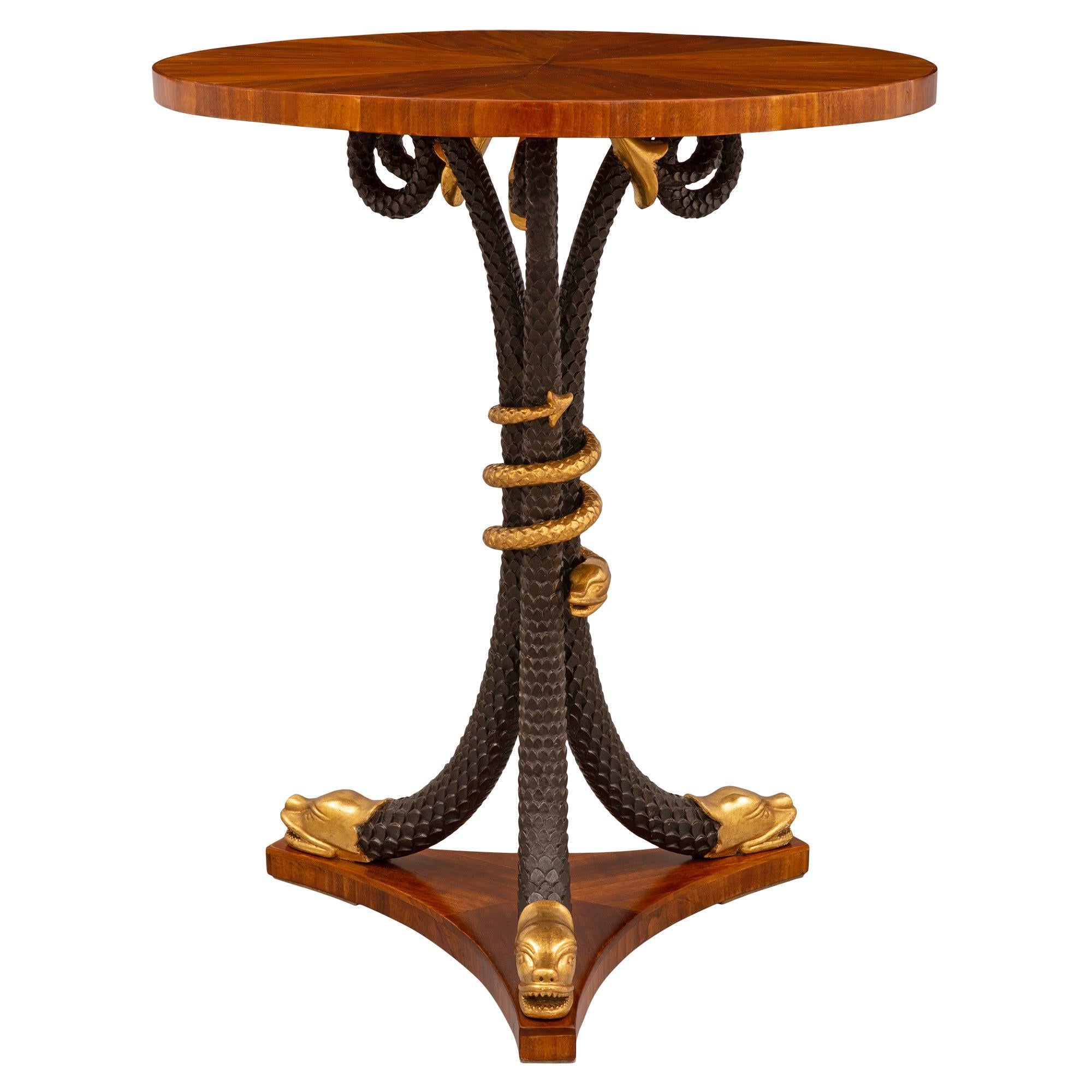 Mesa auxiliar neoclásica italiana del siglo XIX de madera de frutal y giltwood