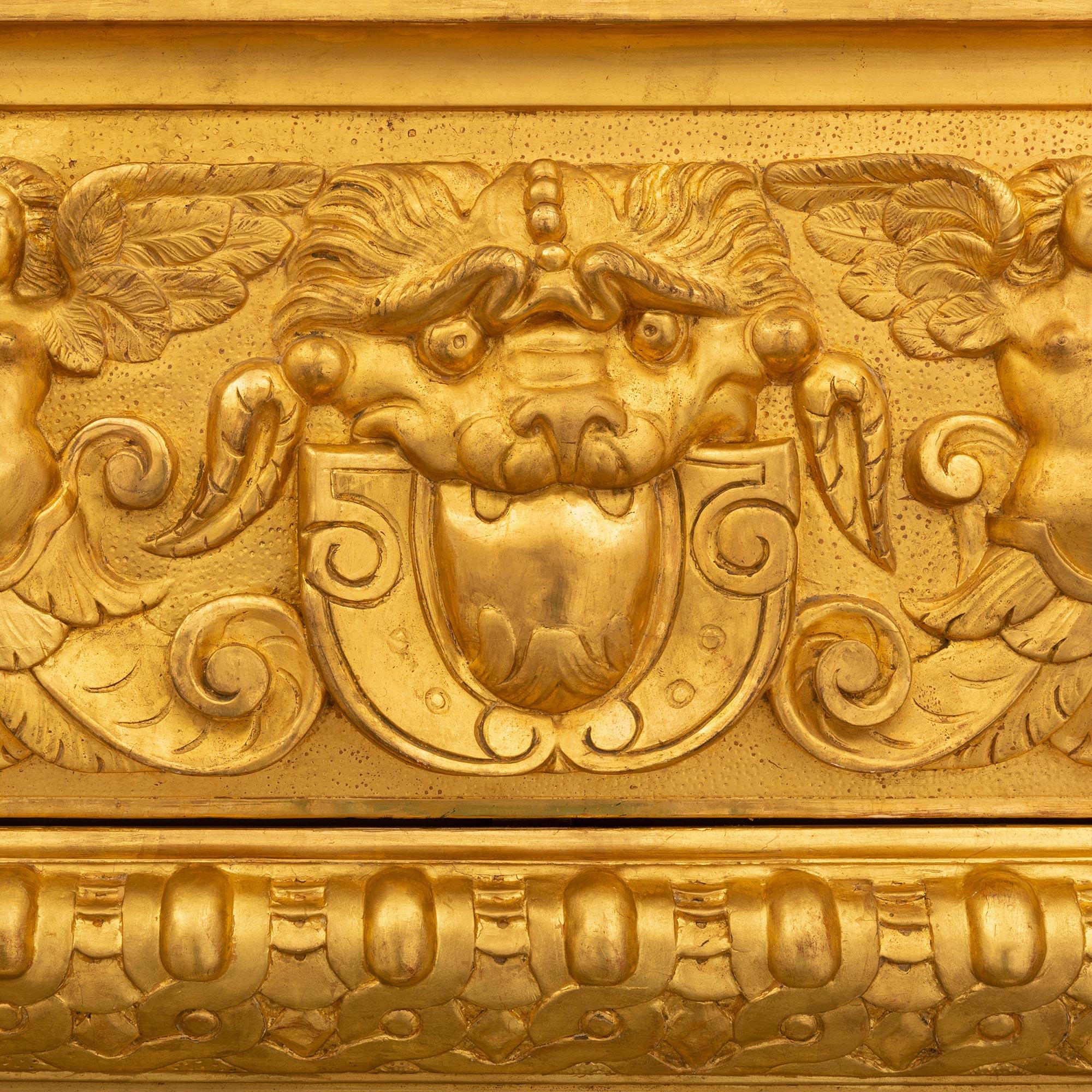 Miroir italien néoclassique du 19ème siècle en bois doré Bon état - En vente à West Palm Beach, FL