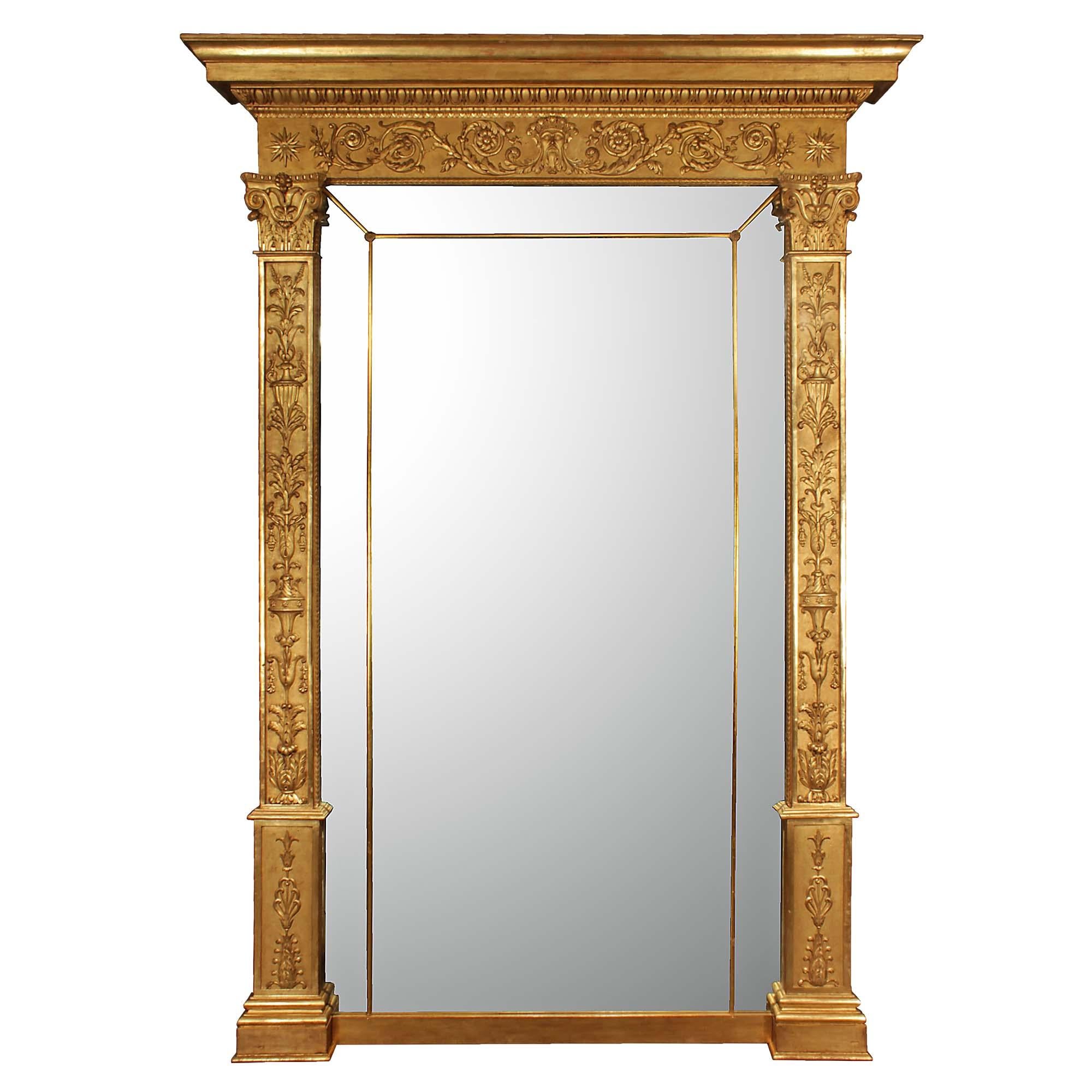 Miroir italien néoclassique du 19ème siècle en bois doré