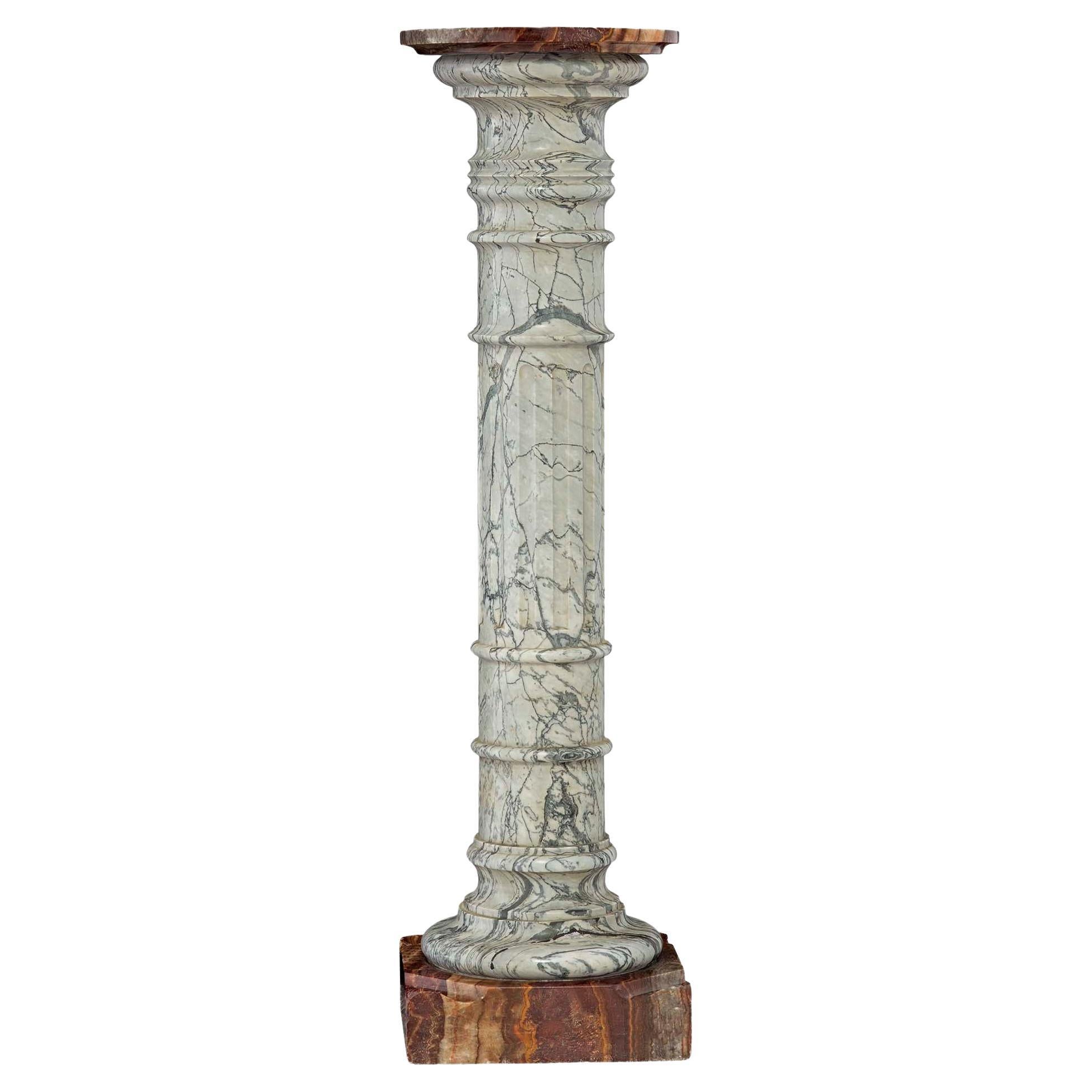 Columne de piédestal néoclassique italienne du 19ème siècle en marbre et onyx