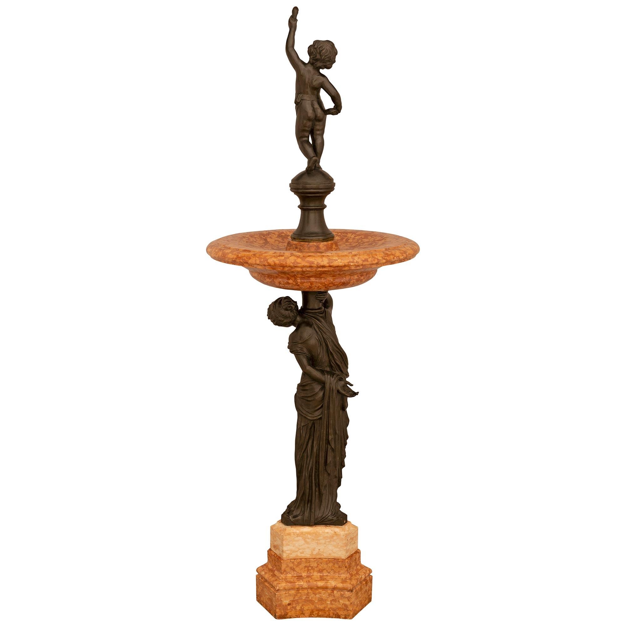 Italienischer neoklassizistischer Brunnen des 19. Marmor- und patinierter Bronzebrunnen im Angebot 5