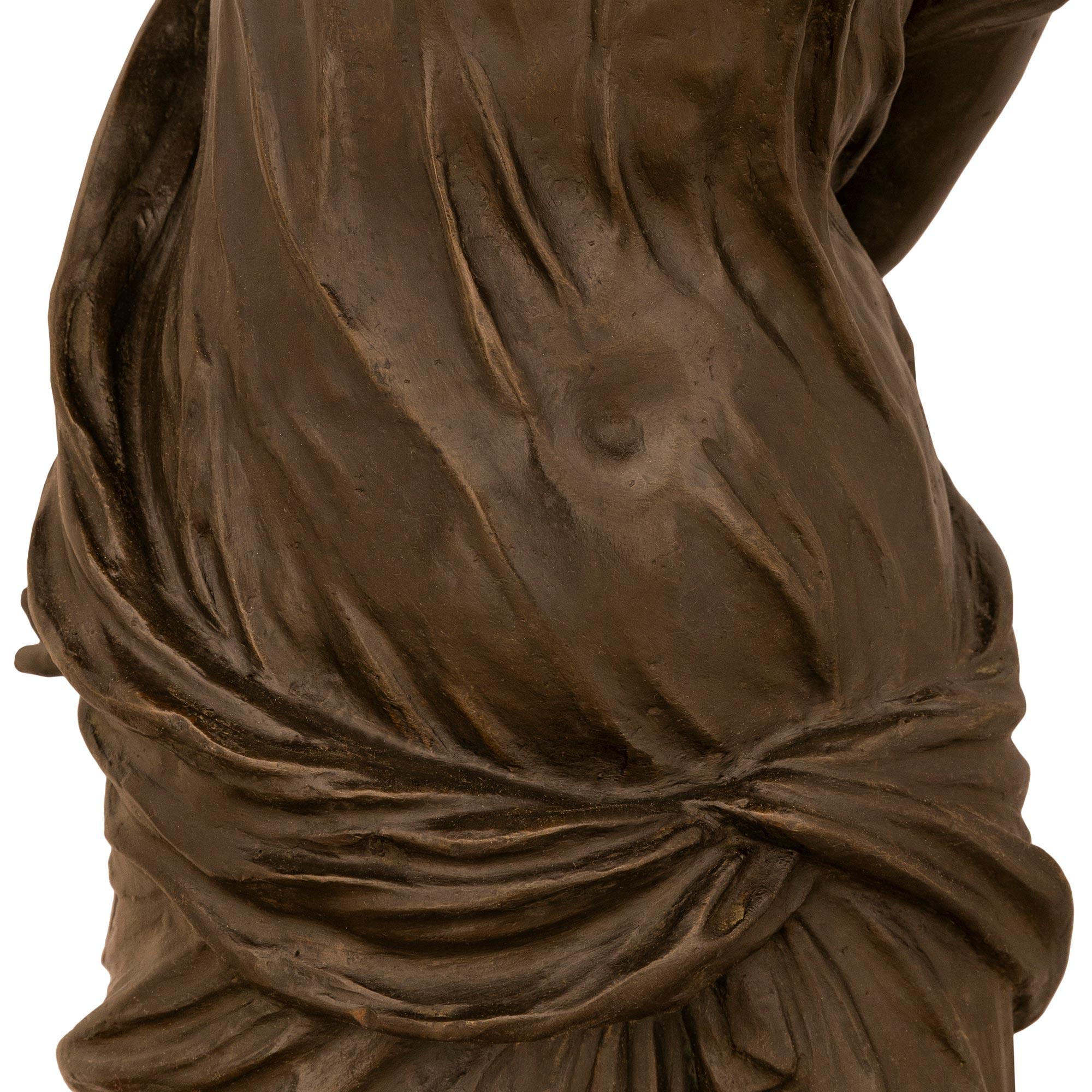 Italienischer neoklassizistischer Brunnen des 19. Marmor- und patinierter Bronzebrunnen im Angebot 2