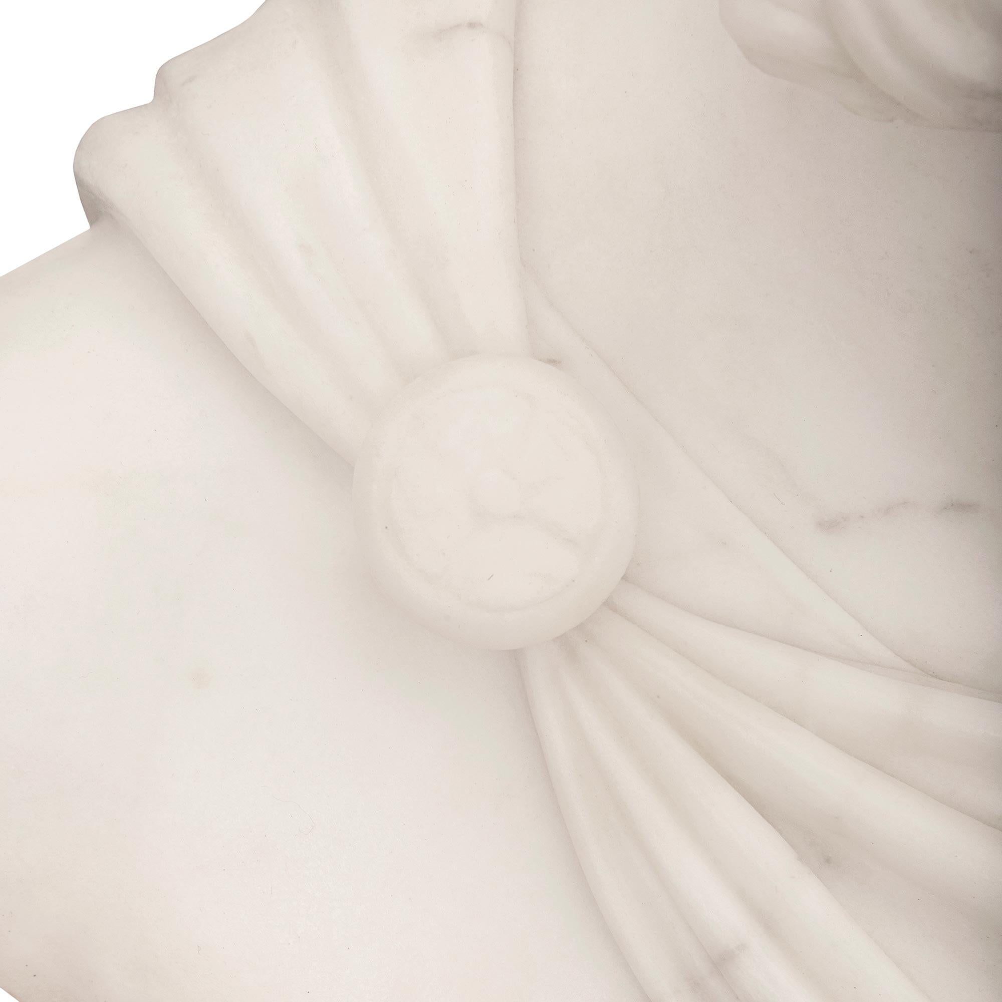 Italienische neoklassizistische italienische Marmorbüste des Apollo Belvedere aus dem 19. Jahrhundert im Angebot 3