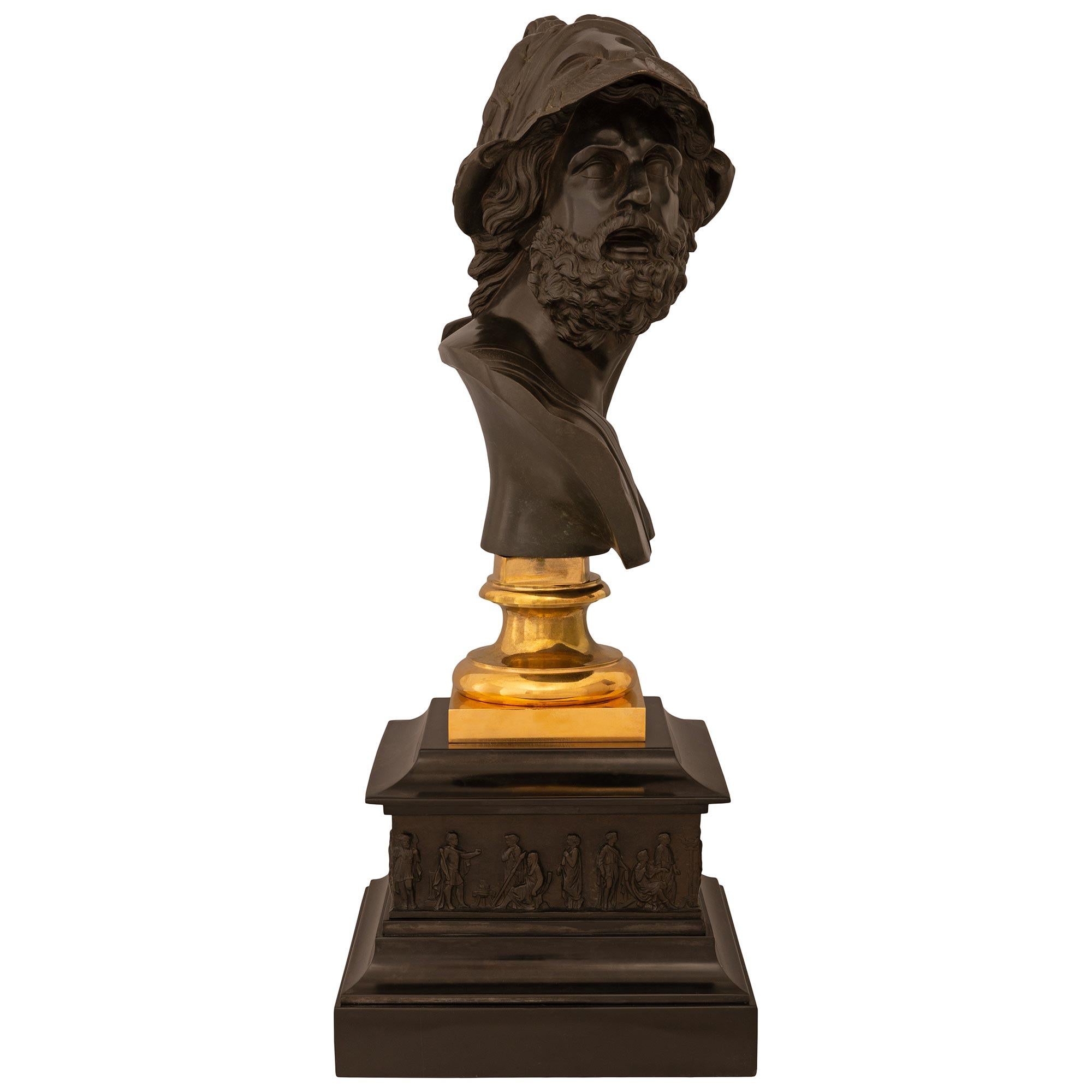 Italiano Statua neoclassica italiana del XIX secolo in marmo, Ormolu e bronzo in vendita