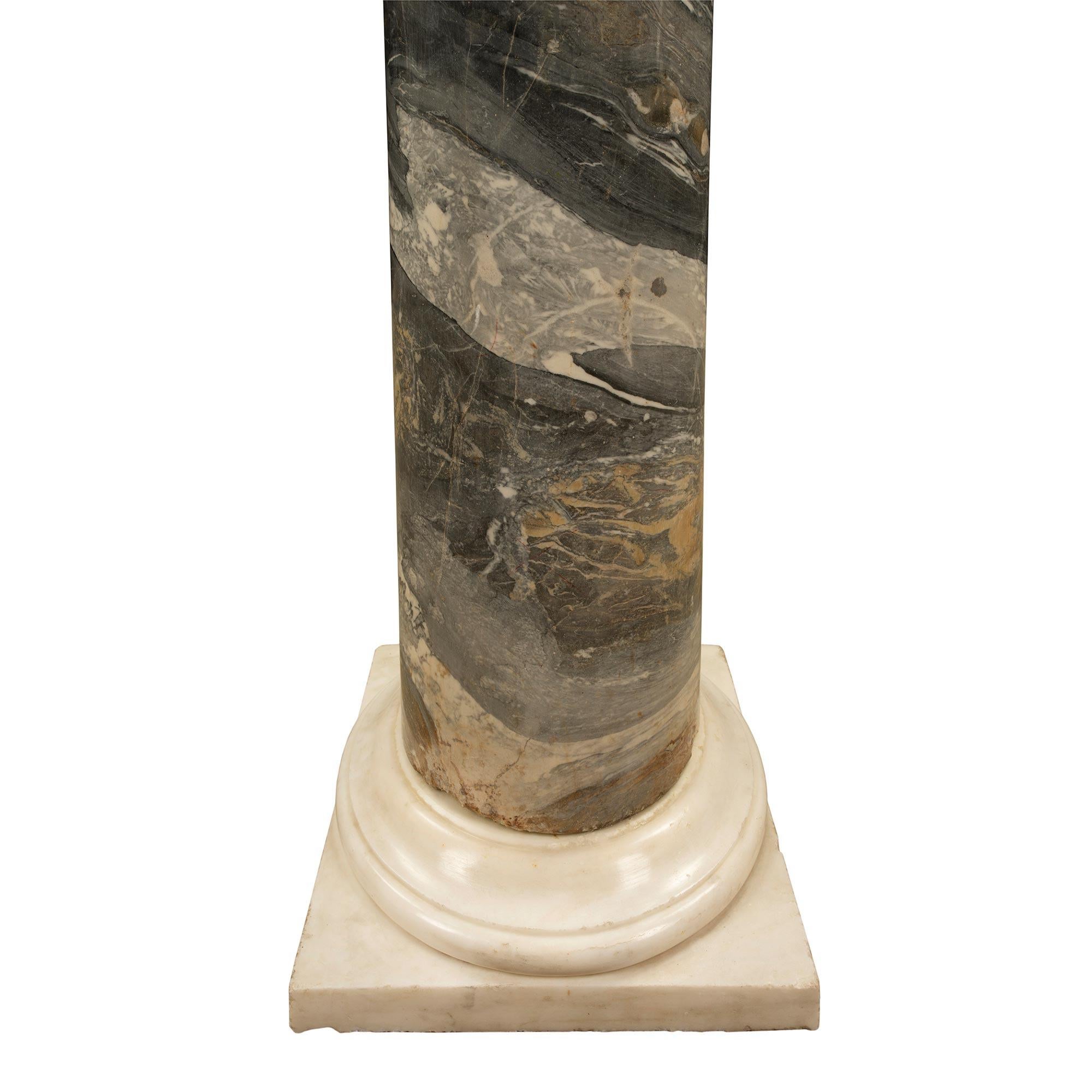 Marbre Colonne italienne néoclassique du XIXe siècle en marbre massif en vente