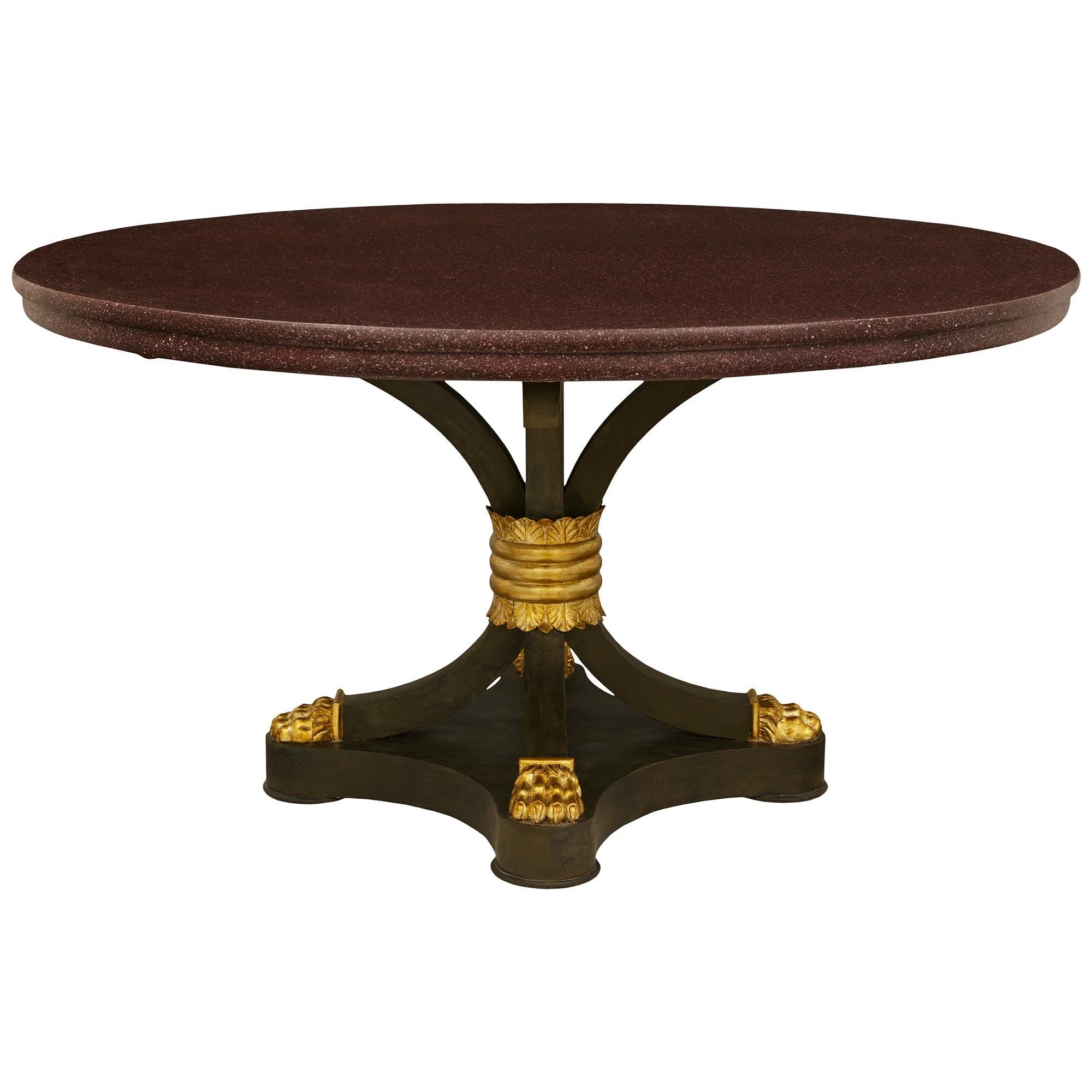 St. neoclásico italiano del siglo XIX Mesa central de madera, meca y mármol de imitación Neoclásico en venta