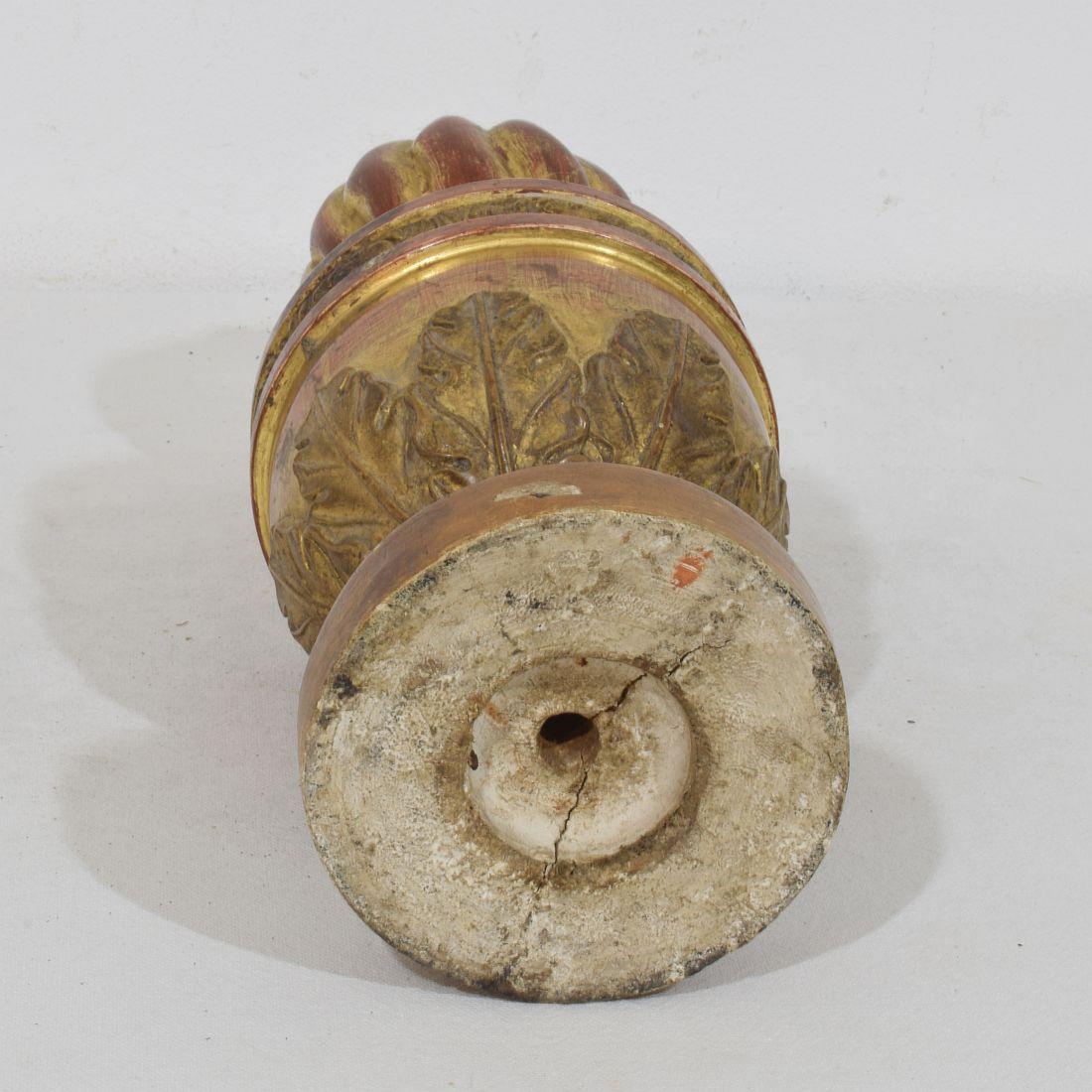 Adornos neoclásicos italianos de madera dorada tallada del siglo XIX en venta 6